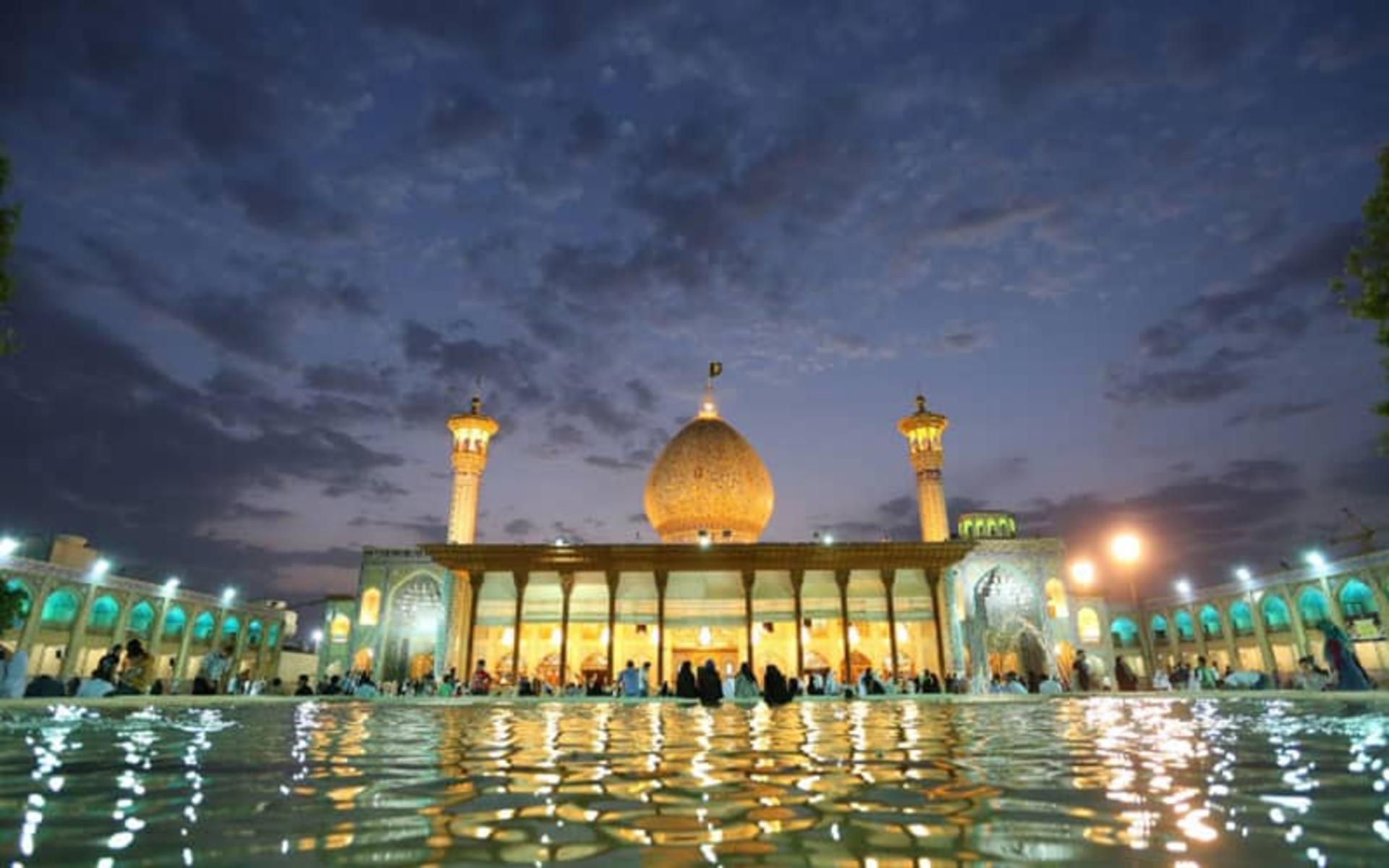 حوض جلوی حرم مطهر