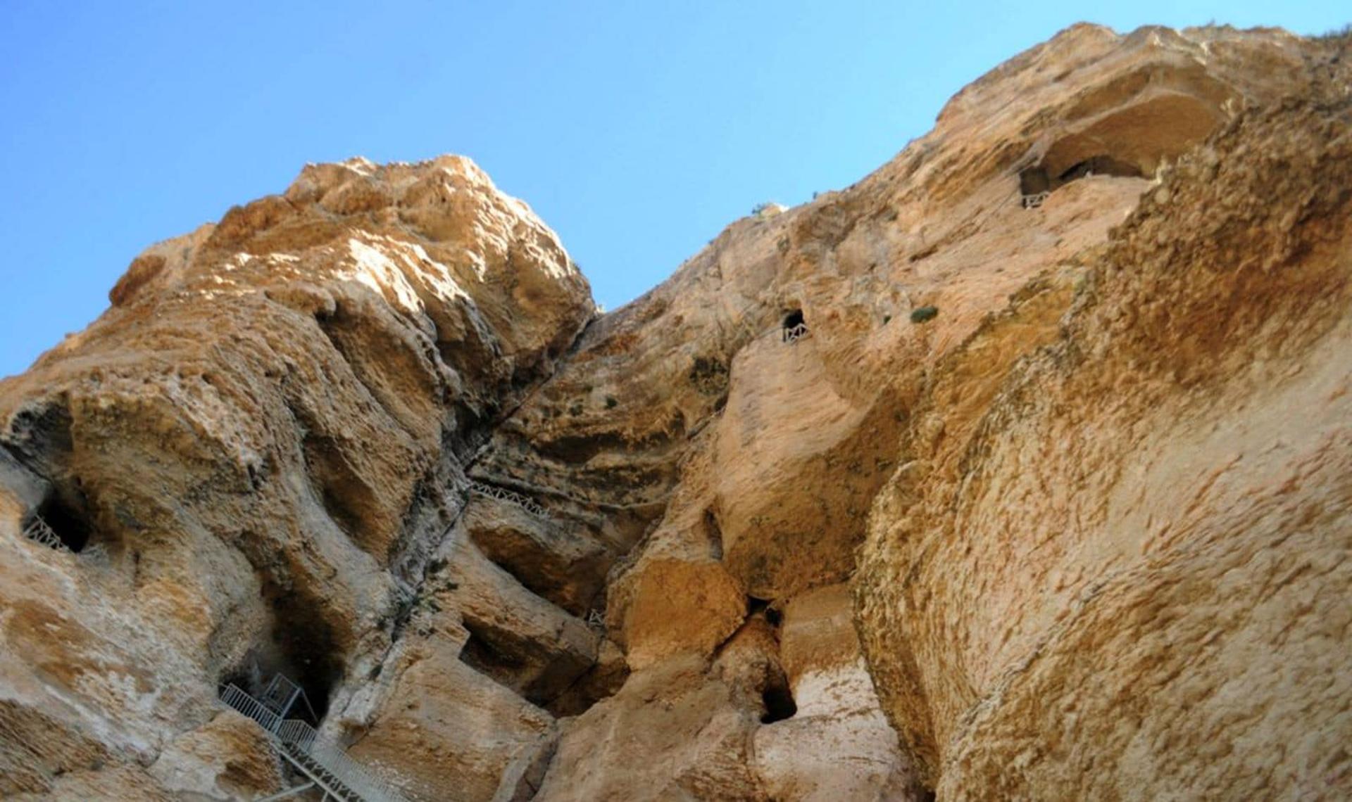 مسیر ورودی غار کرفتو
