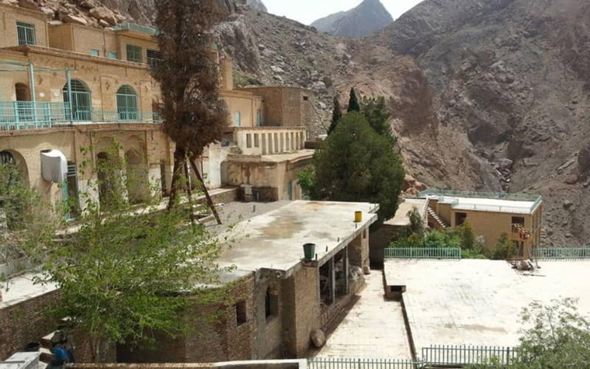 ساختمان های آتشکده چک چک