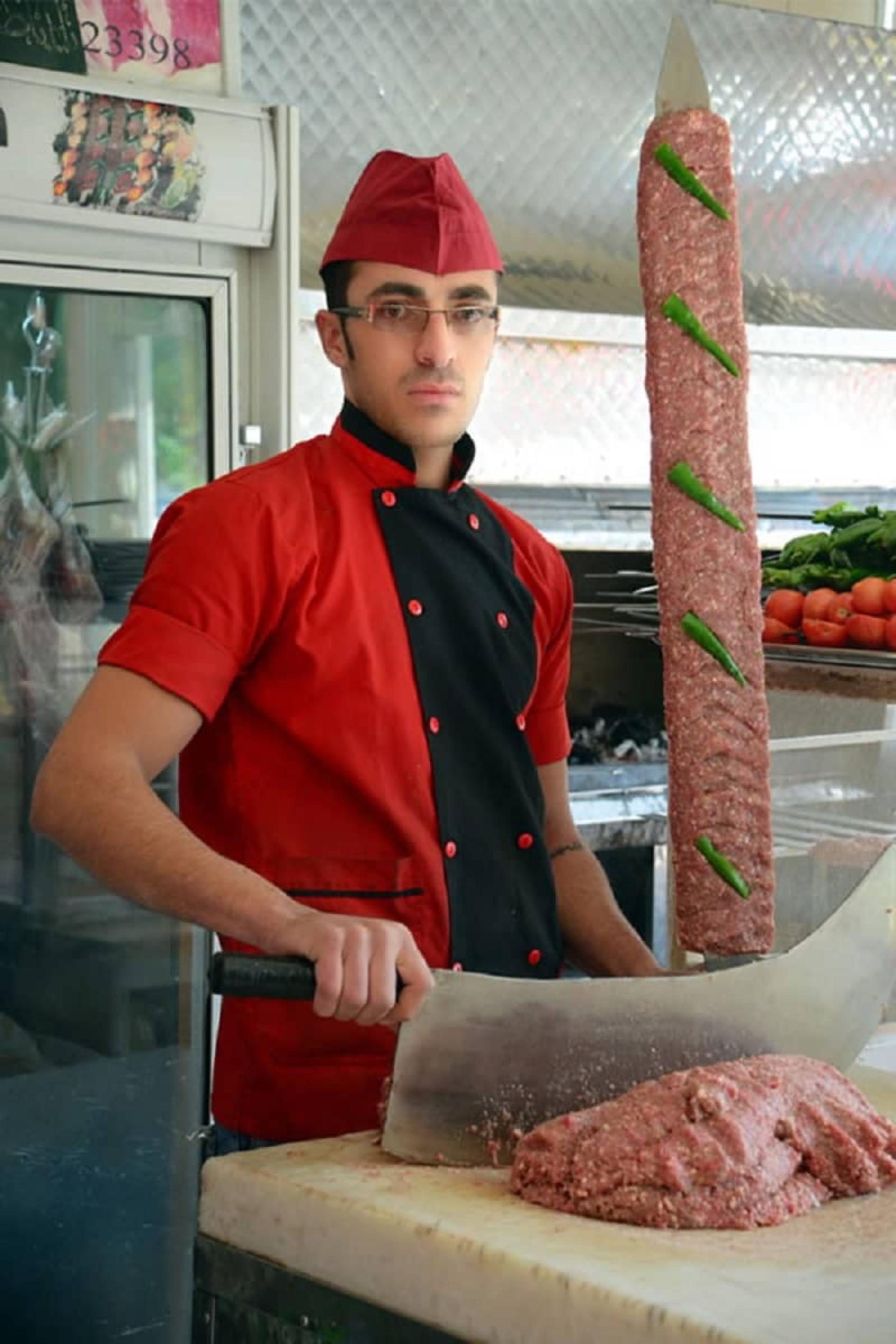 سیخ زدن کباب بناب