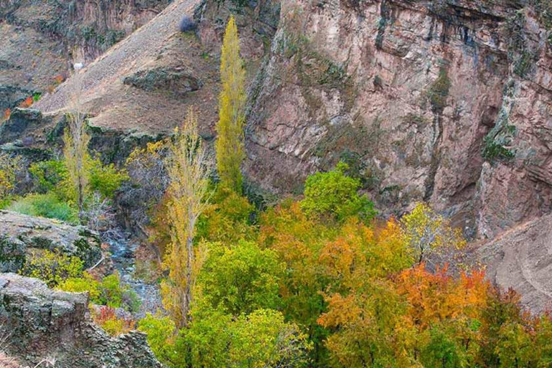 روستا و آبشار سنگان