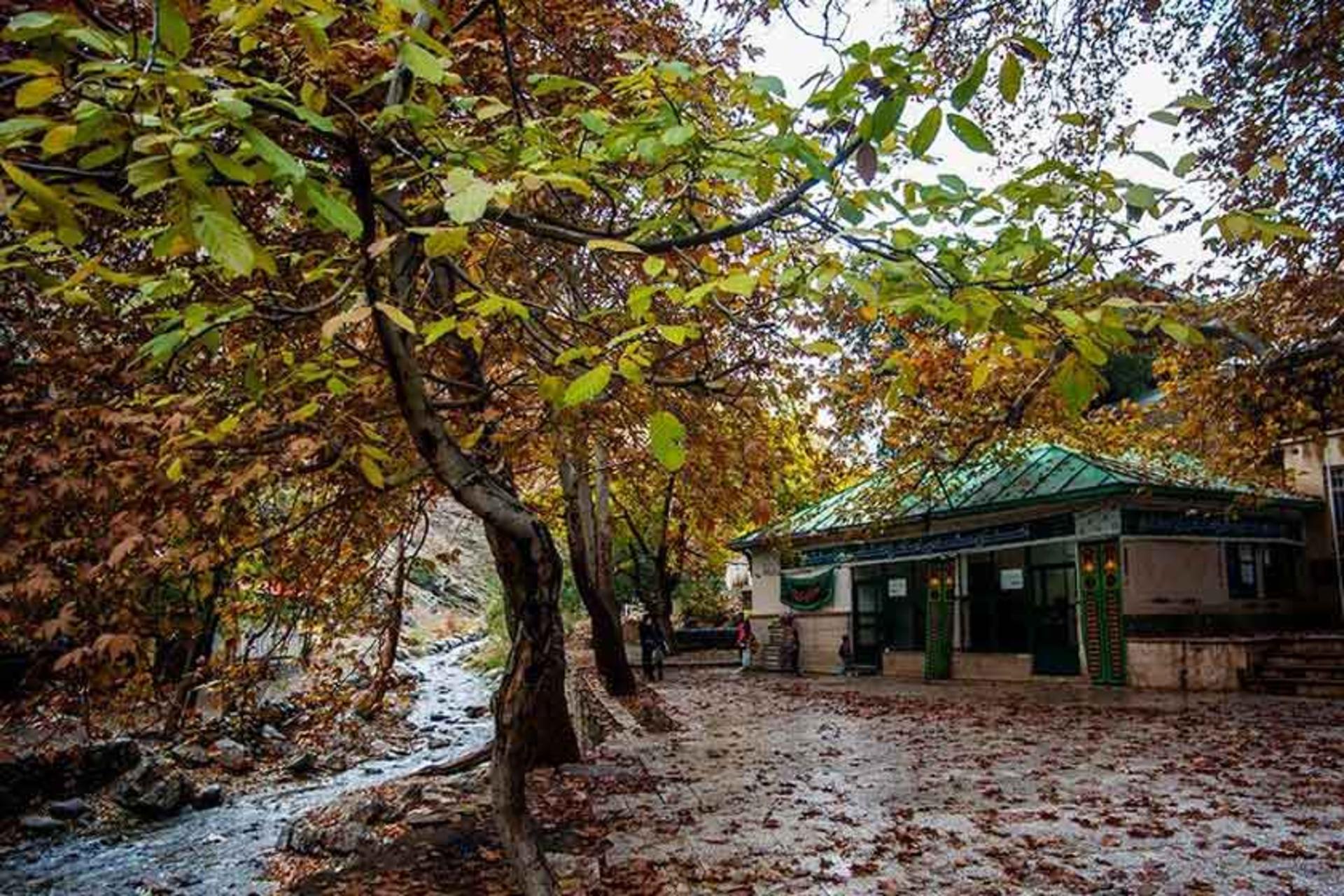 روستا و آبشار سنگان