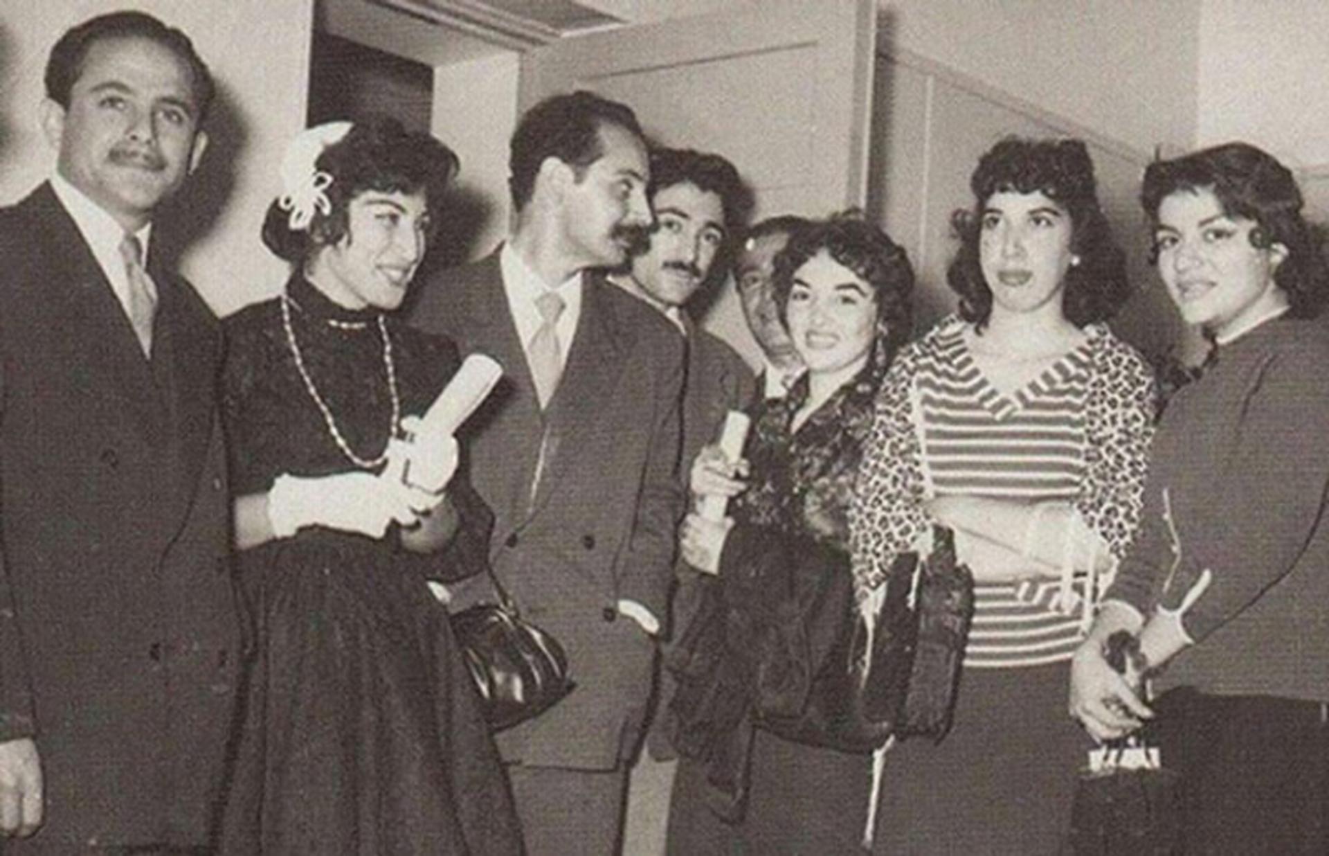 فروغ فرخزاد به همراه شاعران معروف و برجسته