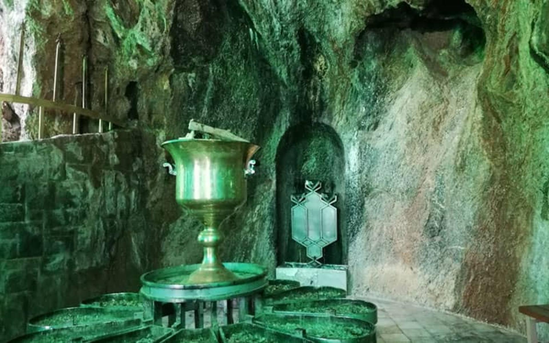 جام آتش در آتشکده چک چک اردکان