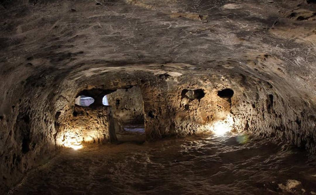 معماری دستکند غار کرفتو