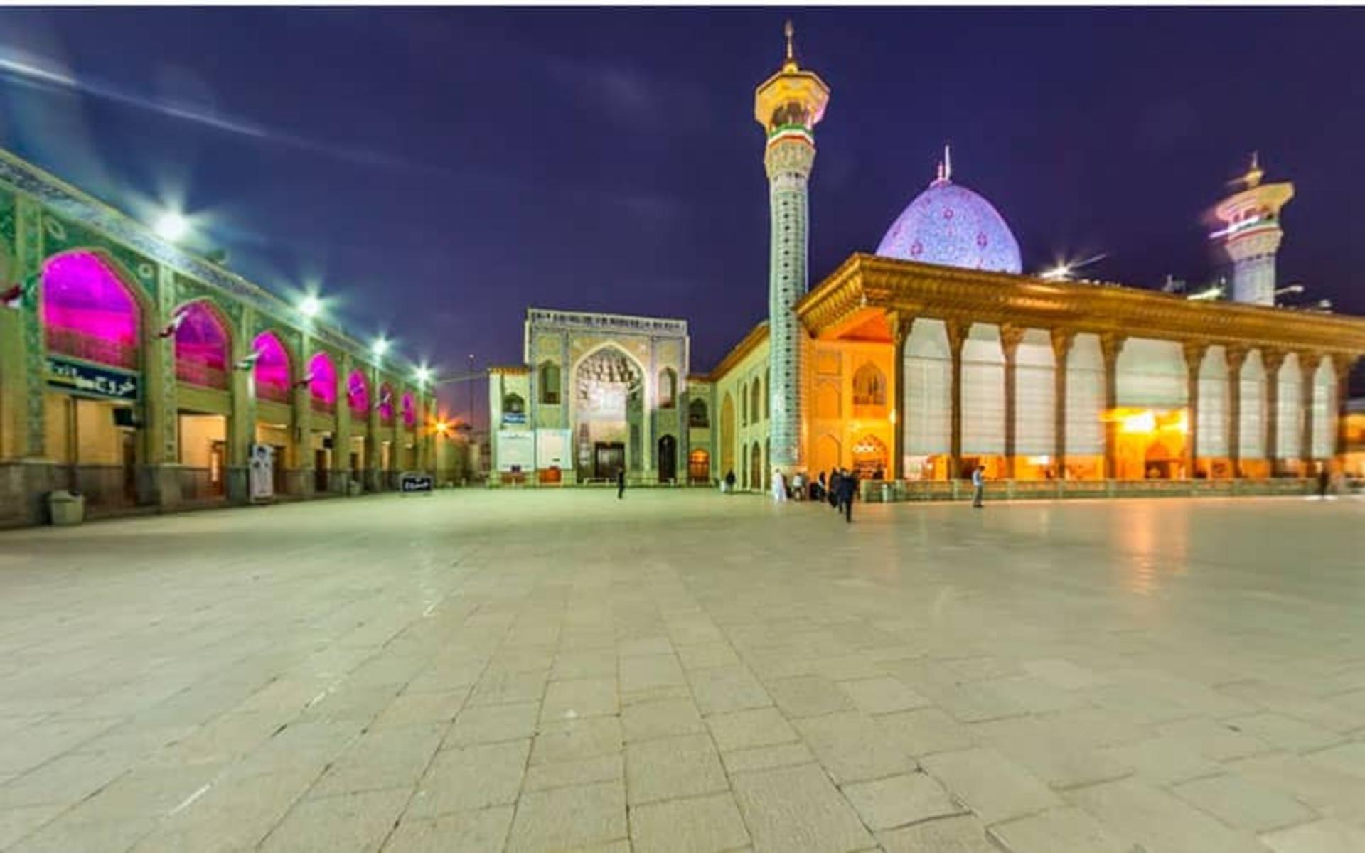 حرم حضرت شاهچراغ (ع) در شب