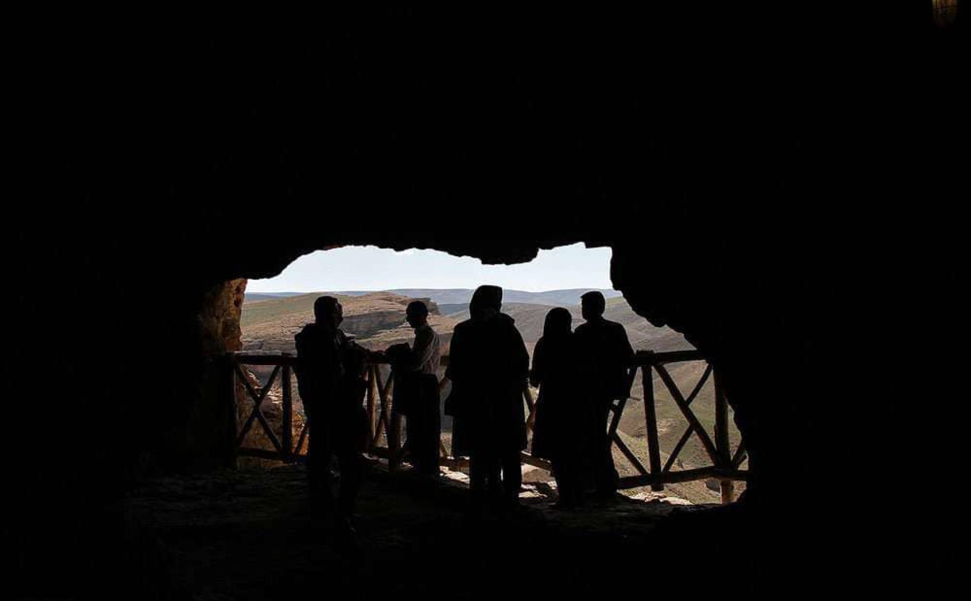 بازدیدکنندگان غار کرفتو