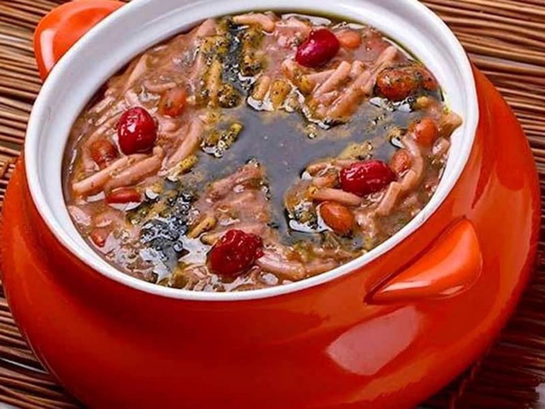 یک دیگ قرمز آش میوه اردبیل