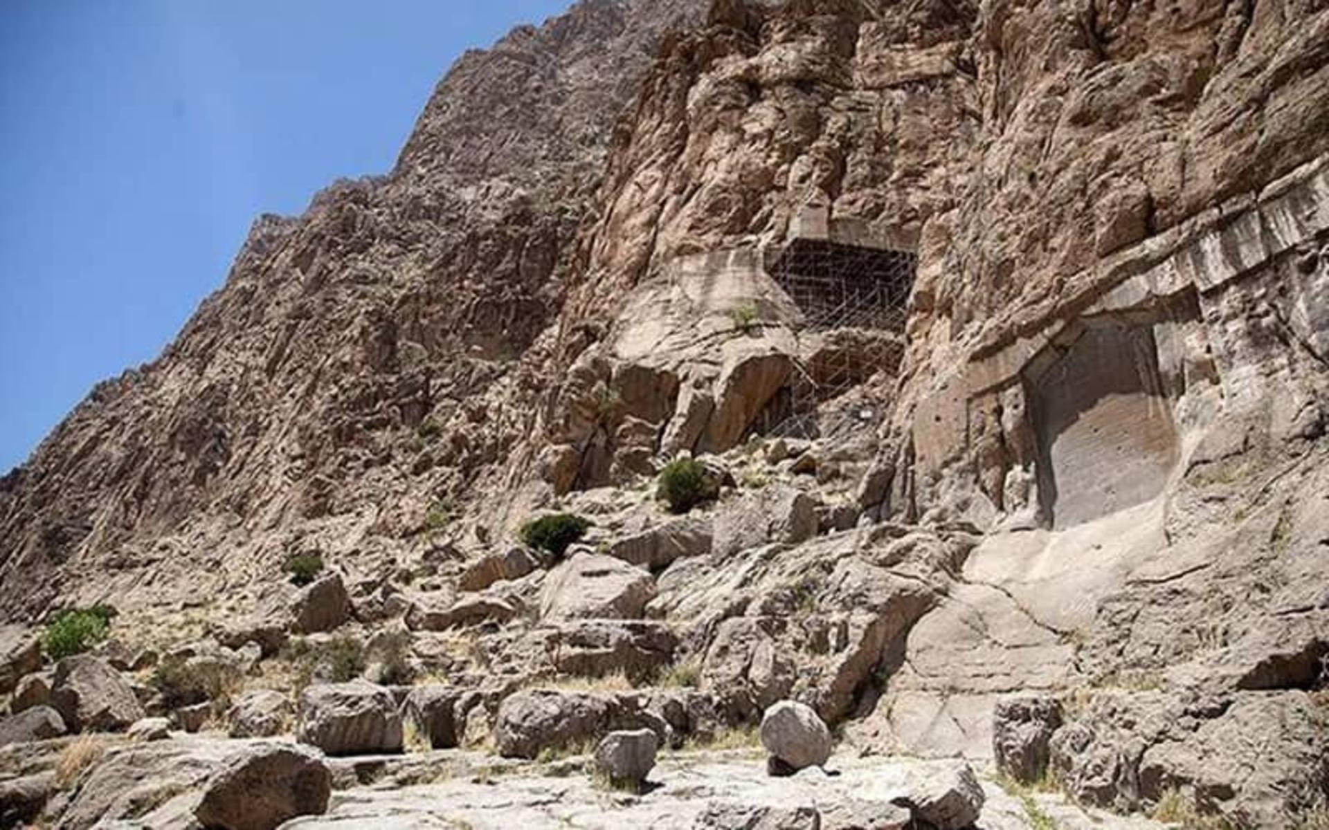 آثار تاریخی کوه بیستون