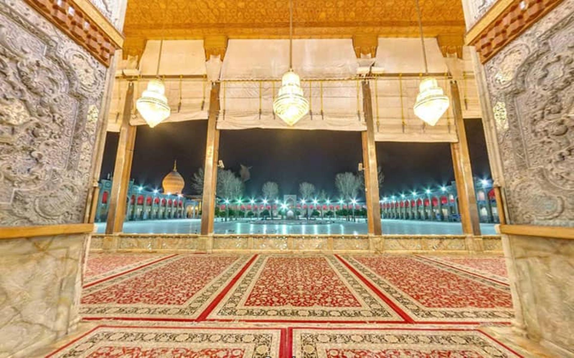 ایوان حرم مطهر در طول شب