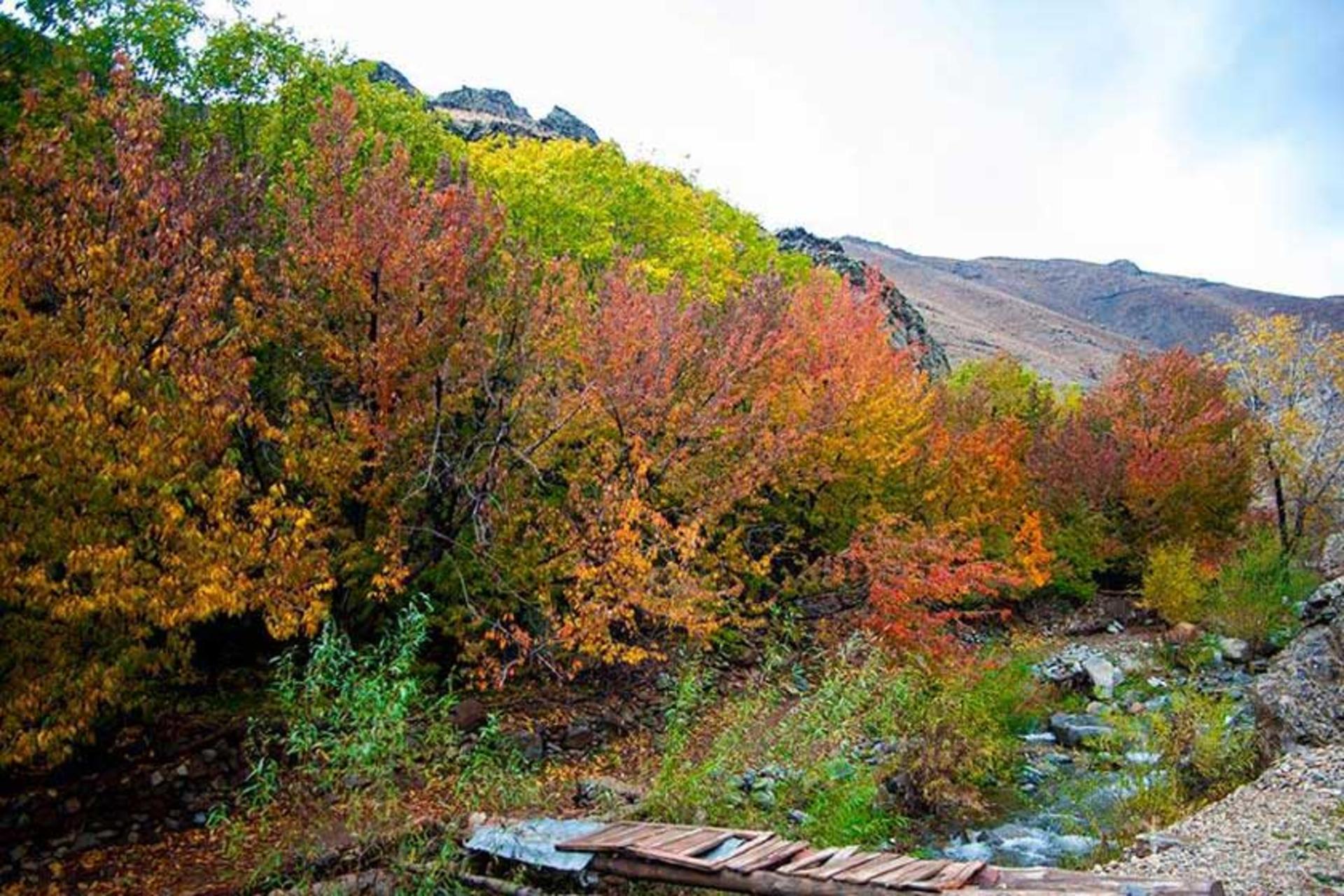 روستا و آبشار سنگان