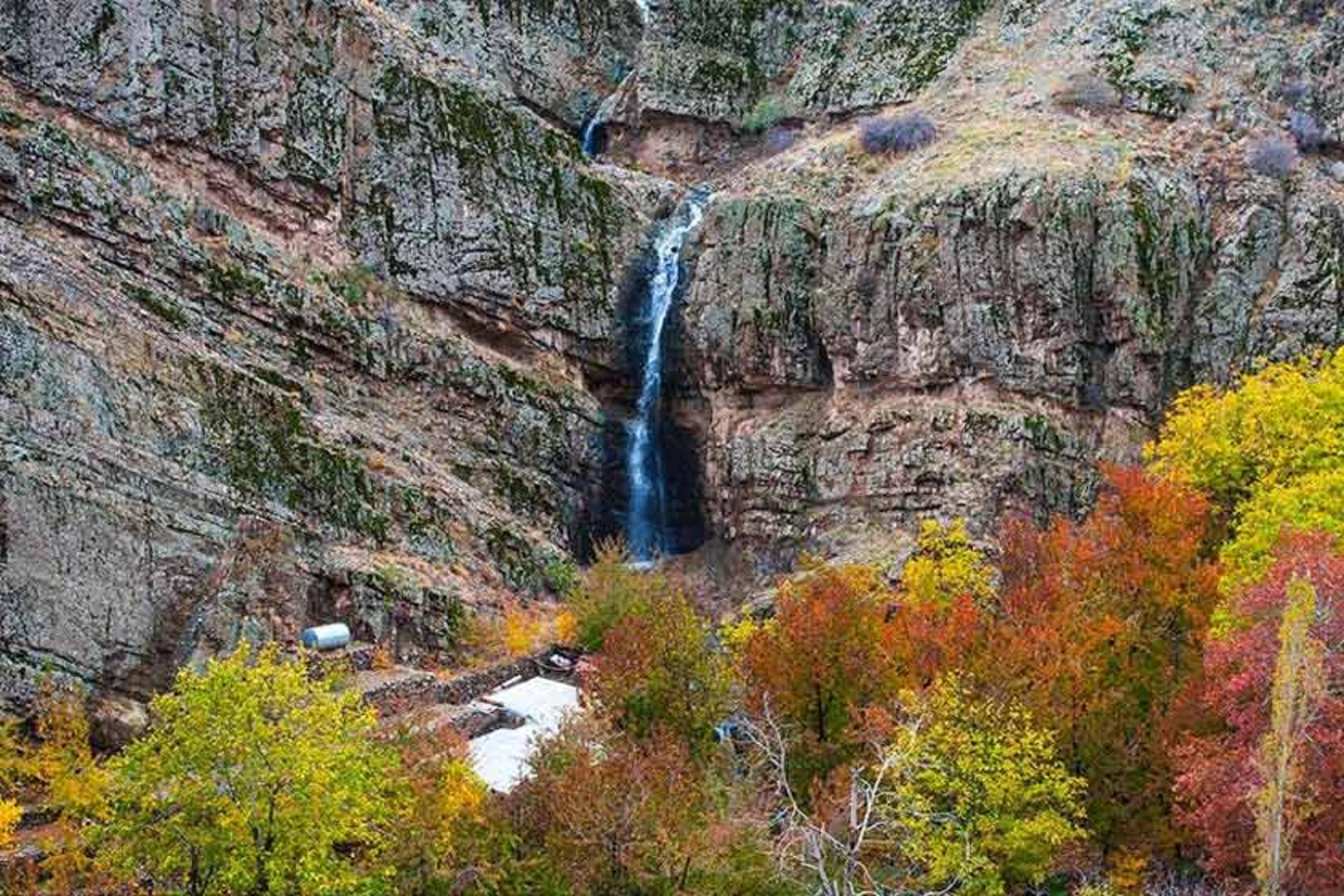 روستا و آبشار سنگان