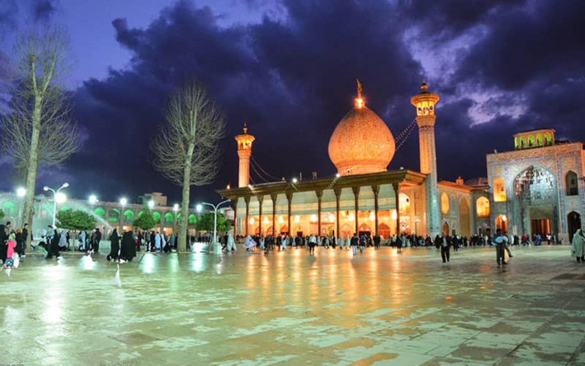 حرم حضرت شاهچراغ (ع) در شب