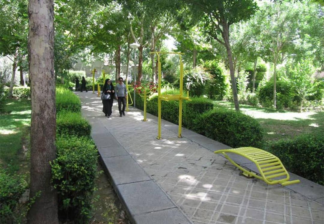 دستگاه های ورزشی پارک ساعی