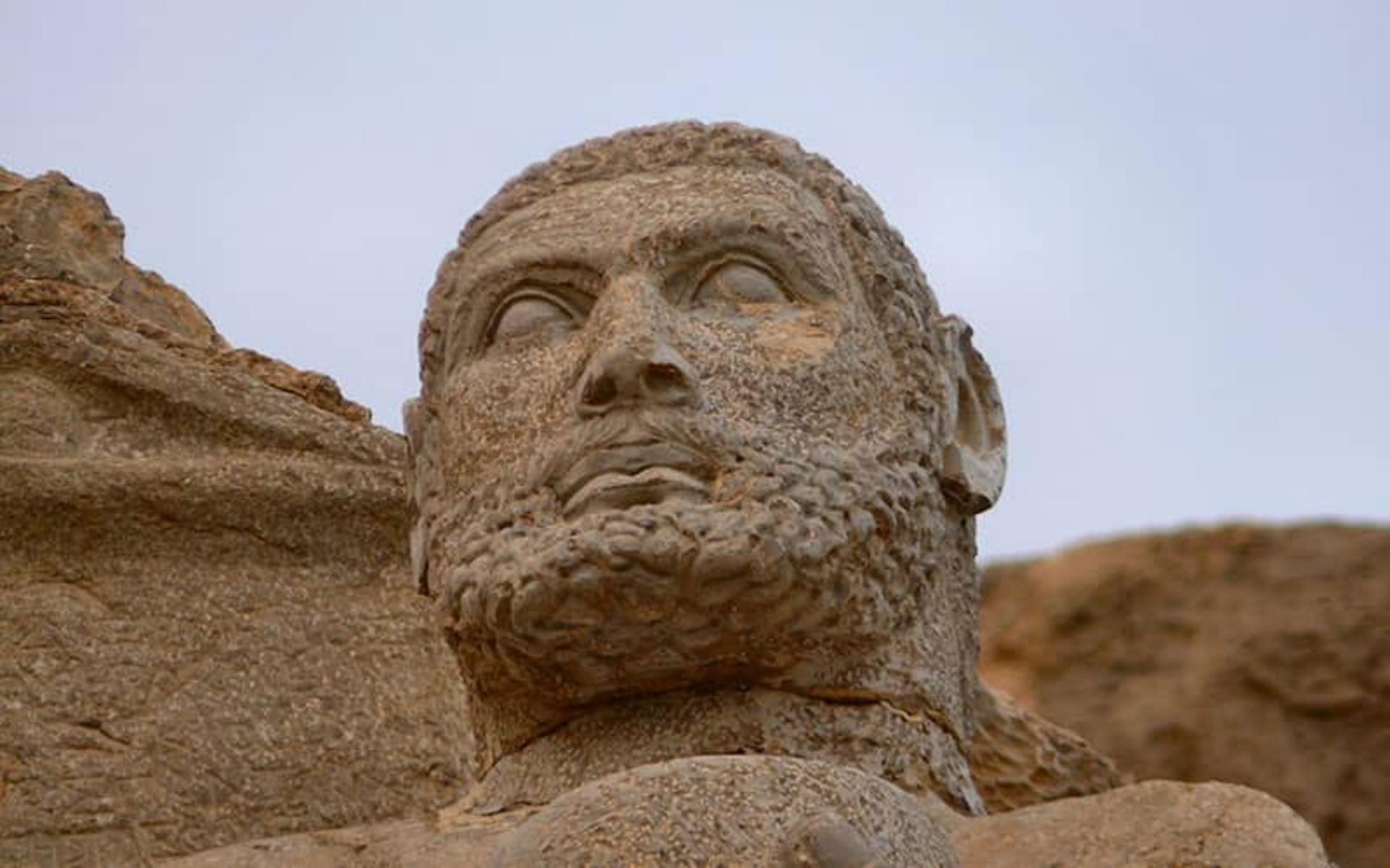 سر مجسمه هرکول بیستون
