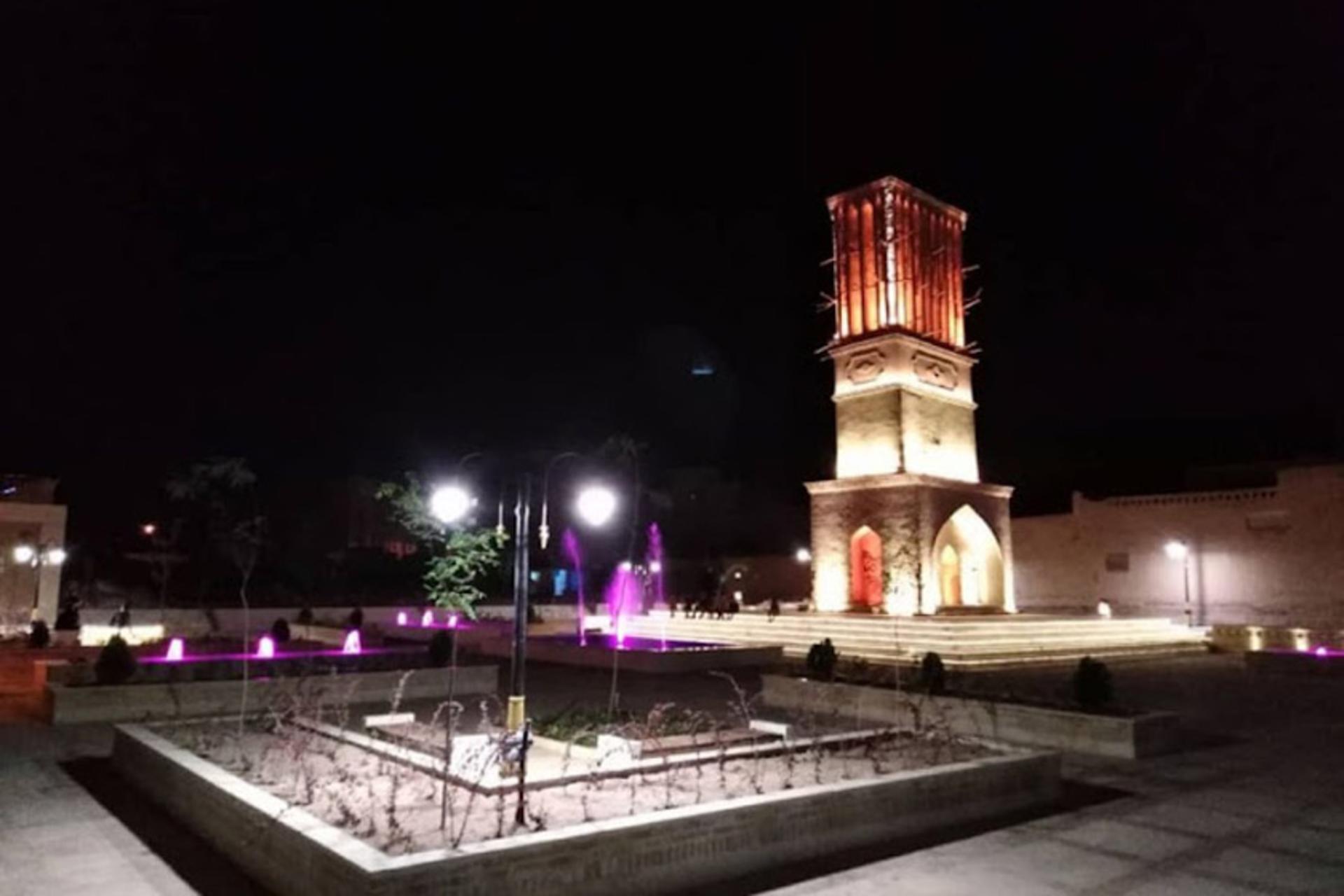 بادگیر معین در شب