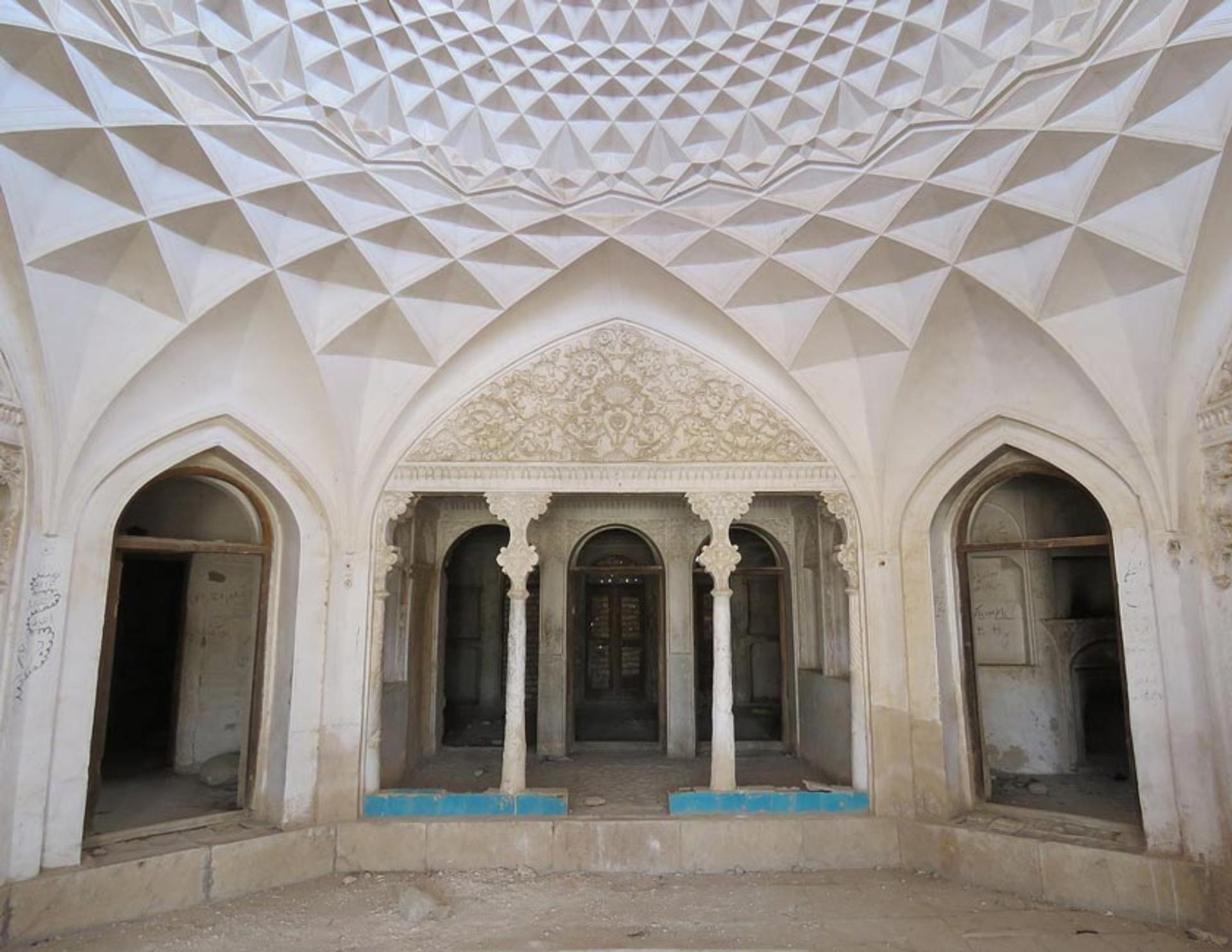 عمارت شتر گلو ماهان
