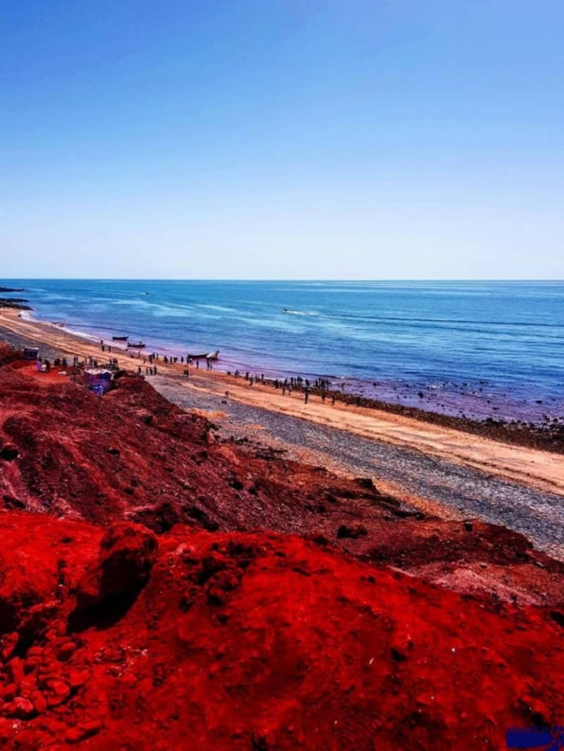 عکس ساحل سرخ هرمز