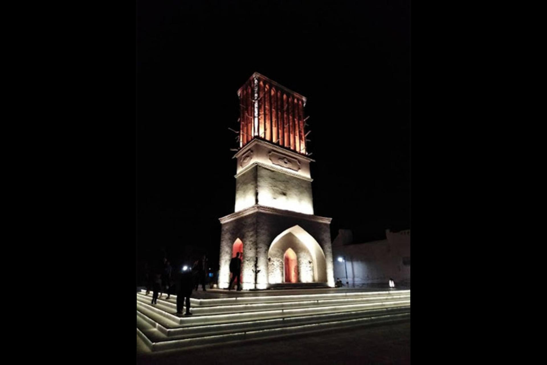 بادگیر معین در شب