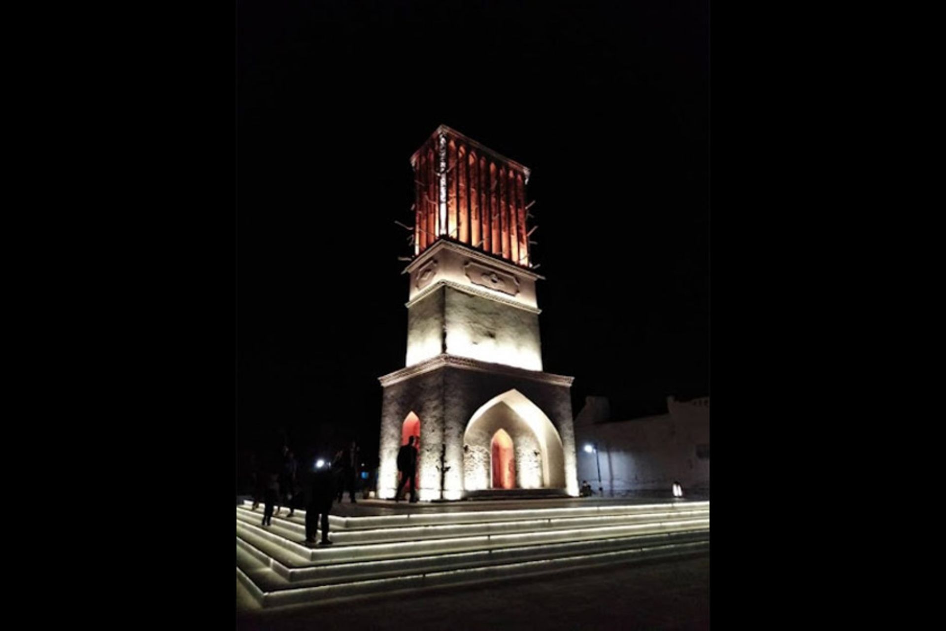 بادگیر معین در شب