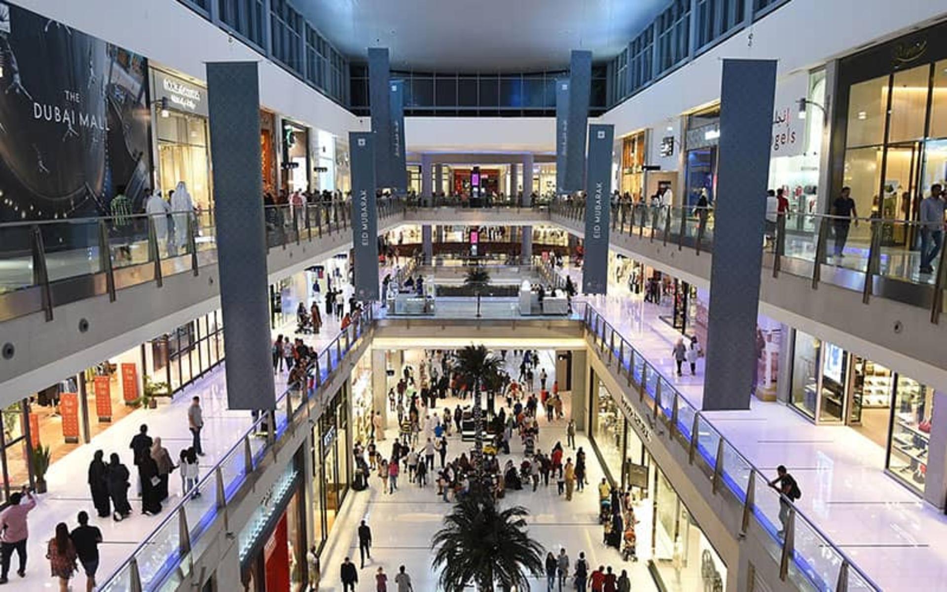 داخل مرکز خرید دبی مال