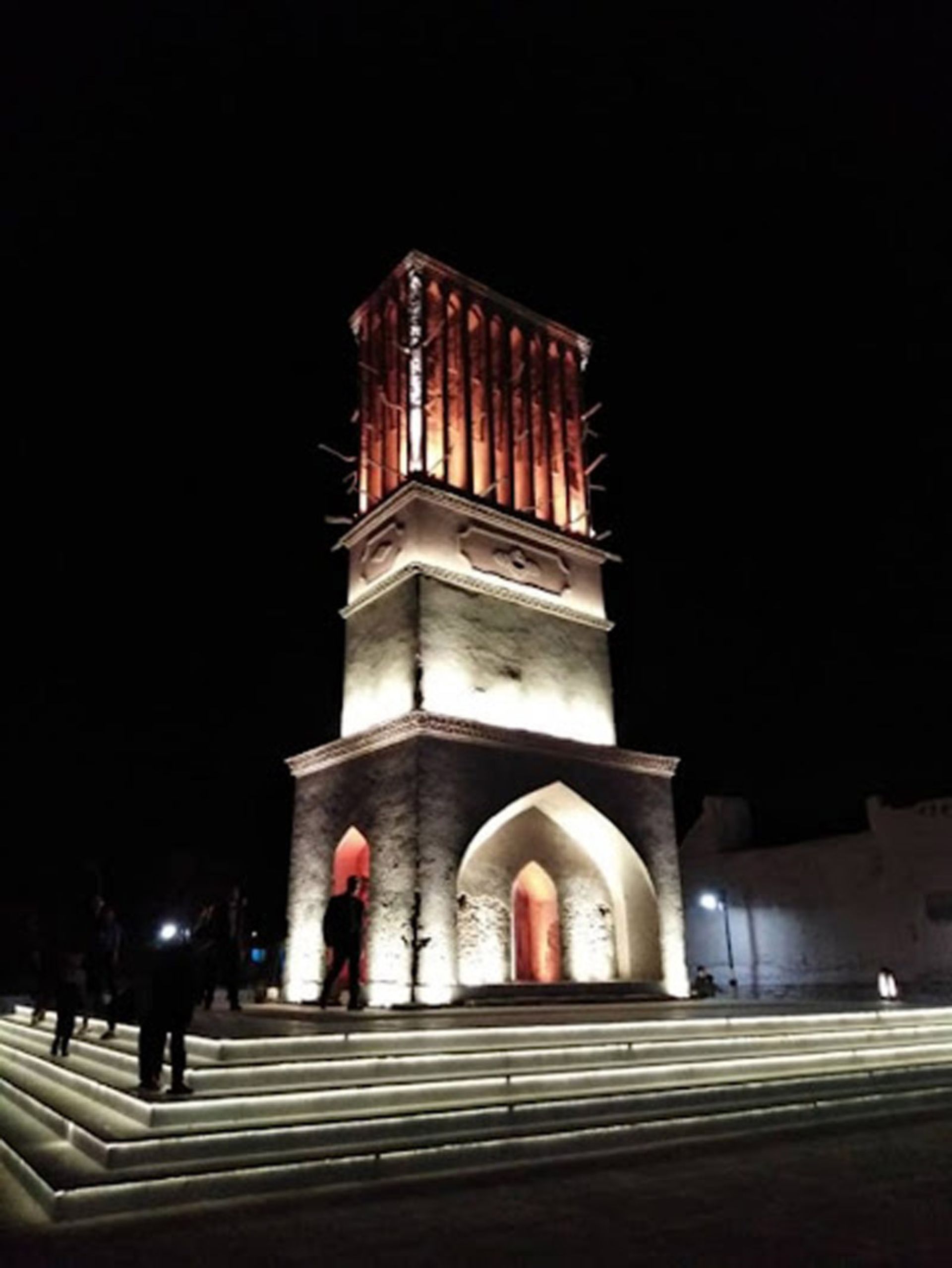 نورپردازی بادگیر معین
