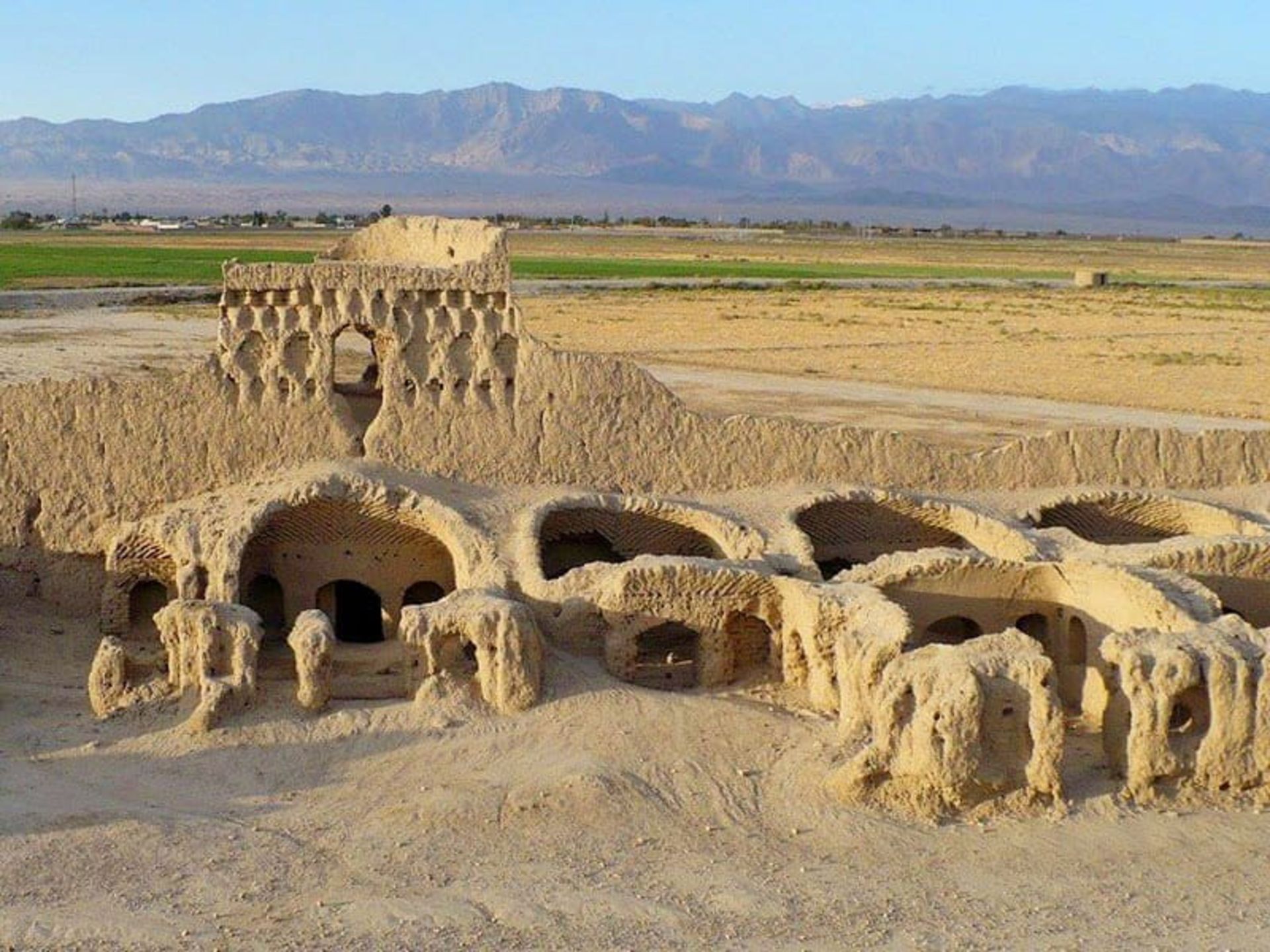 نمایی از تپه حصار