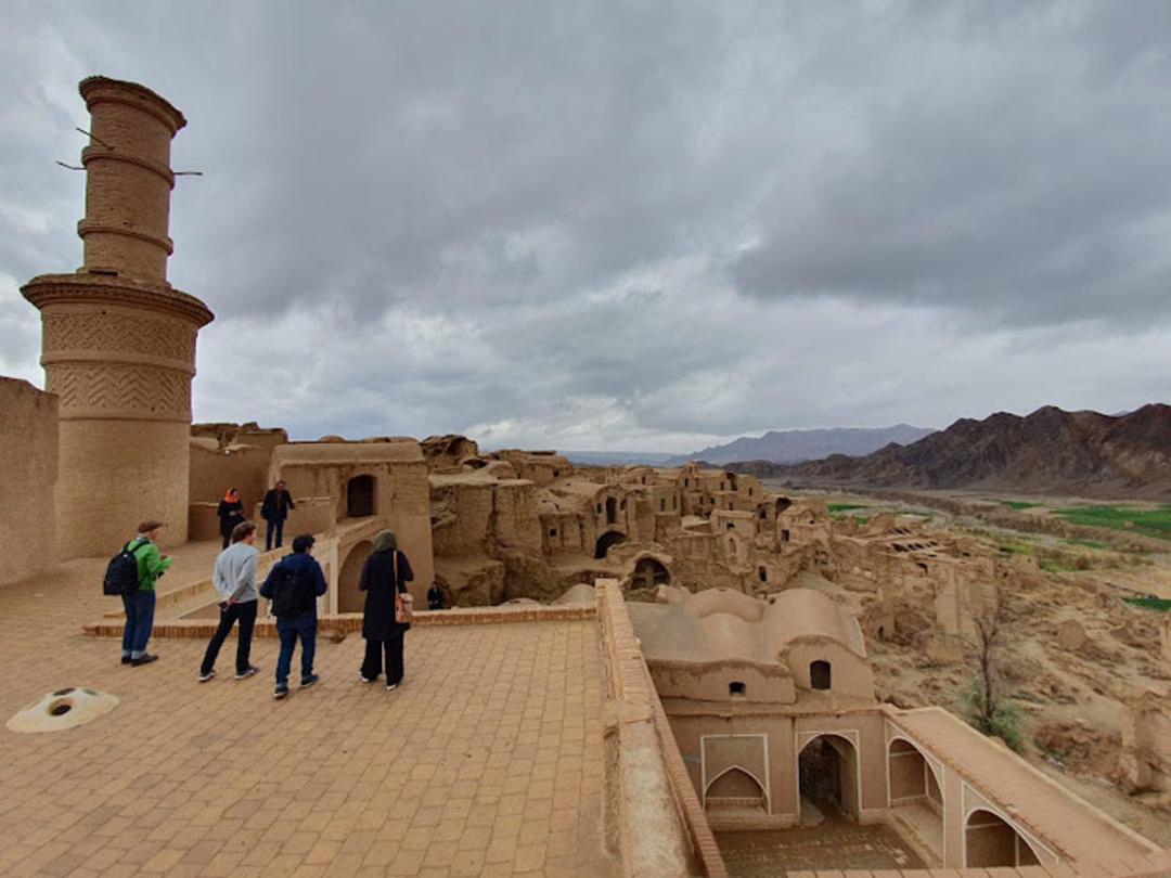 مسجد جامع خرانق و چشم‌انداز روستا