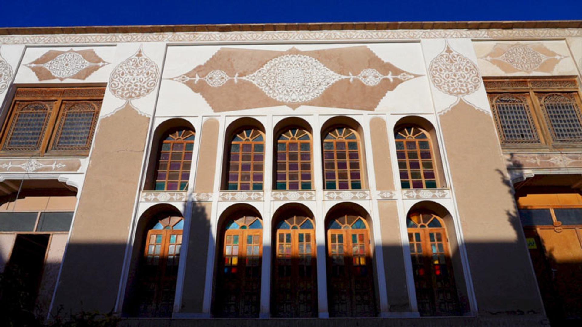 ارسی‌های رنگی در عمارت موسی خانی