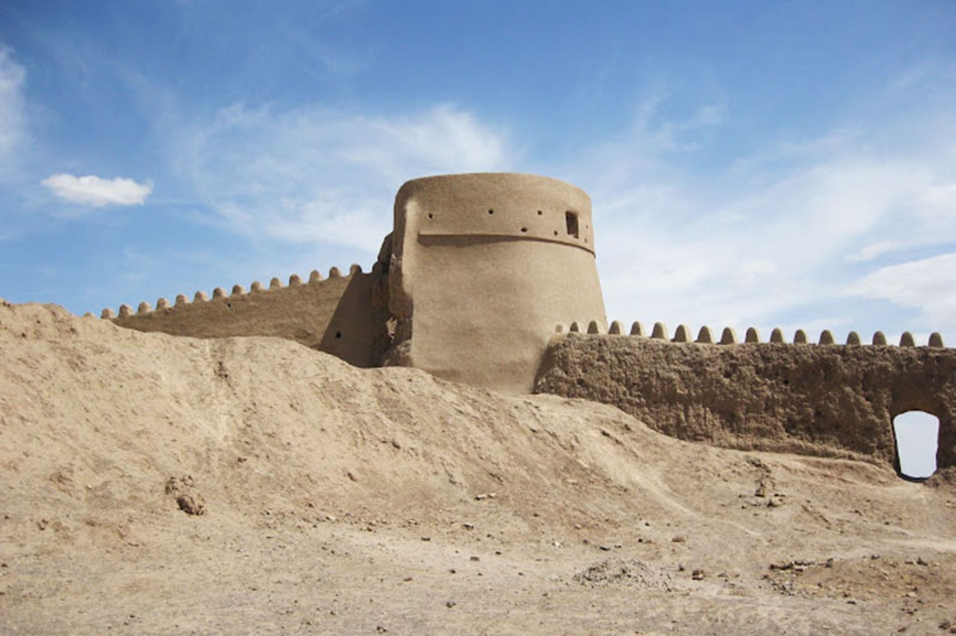 برج و باروی ارگ انار