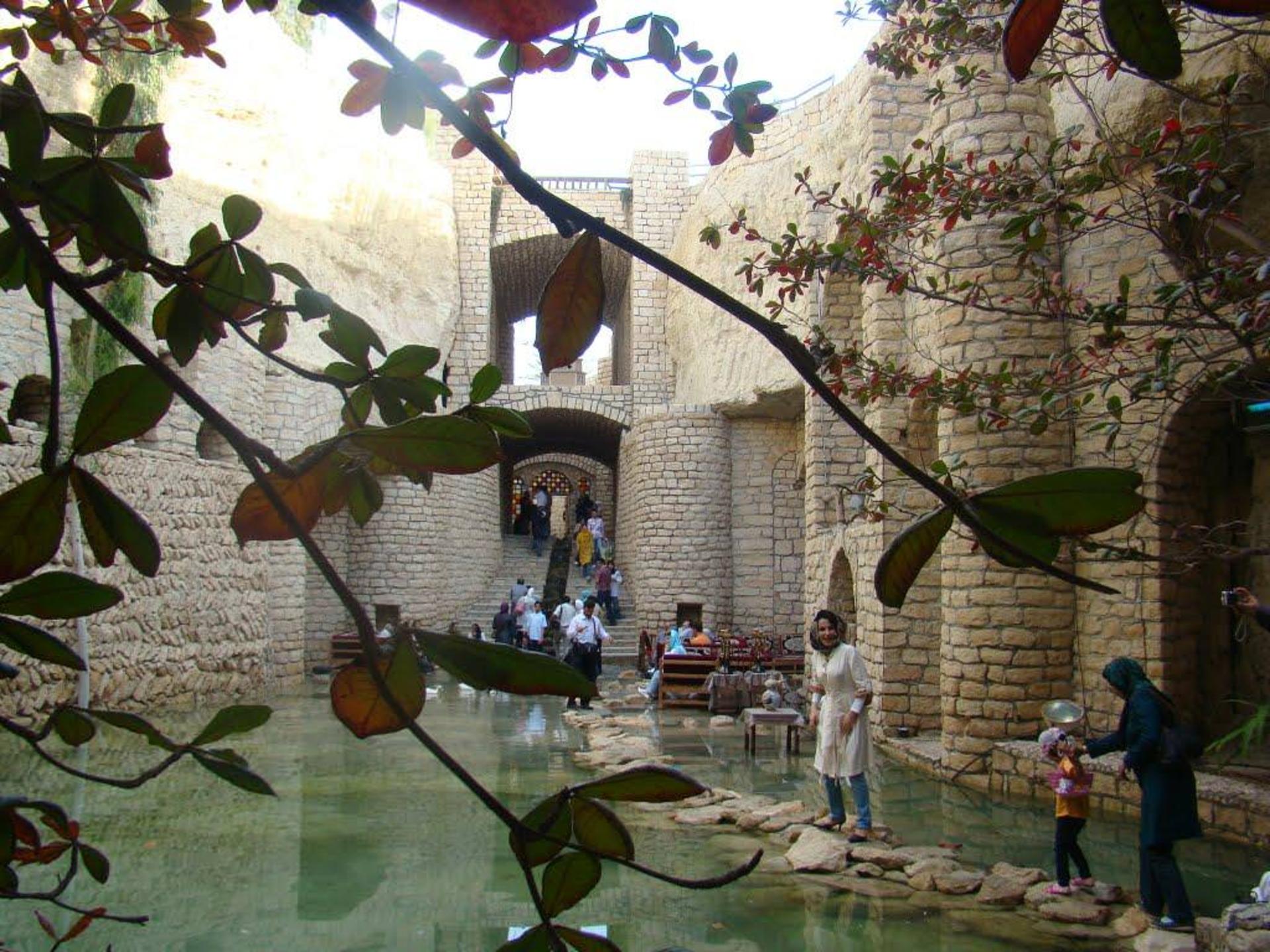 تفریح در شهر زیرزمینی کاریز
