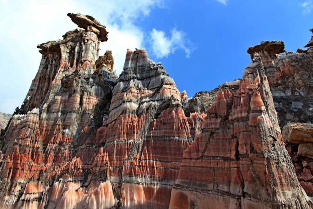دودکش‌های جن گنبد نمکی جاشک