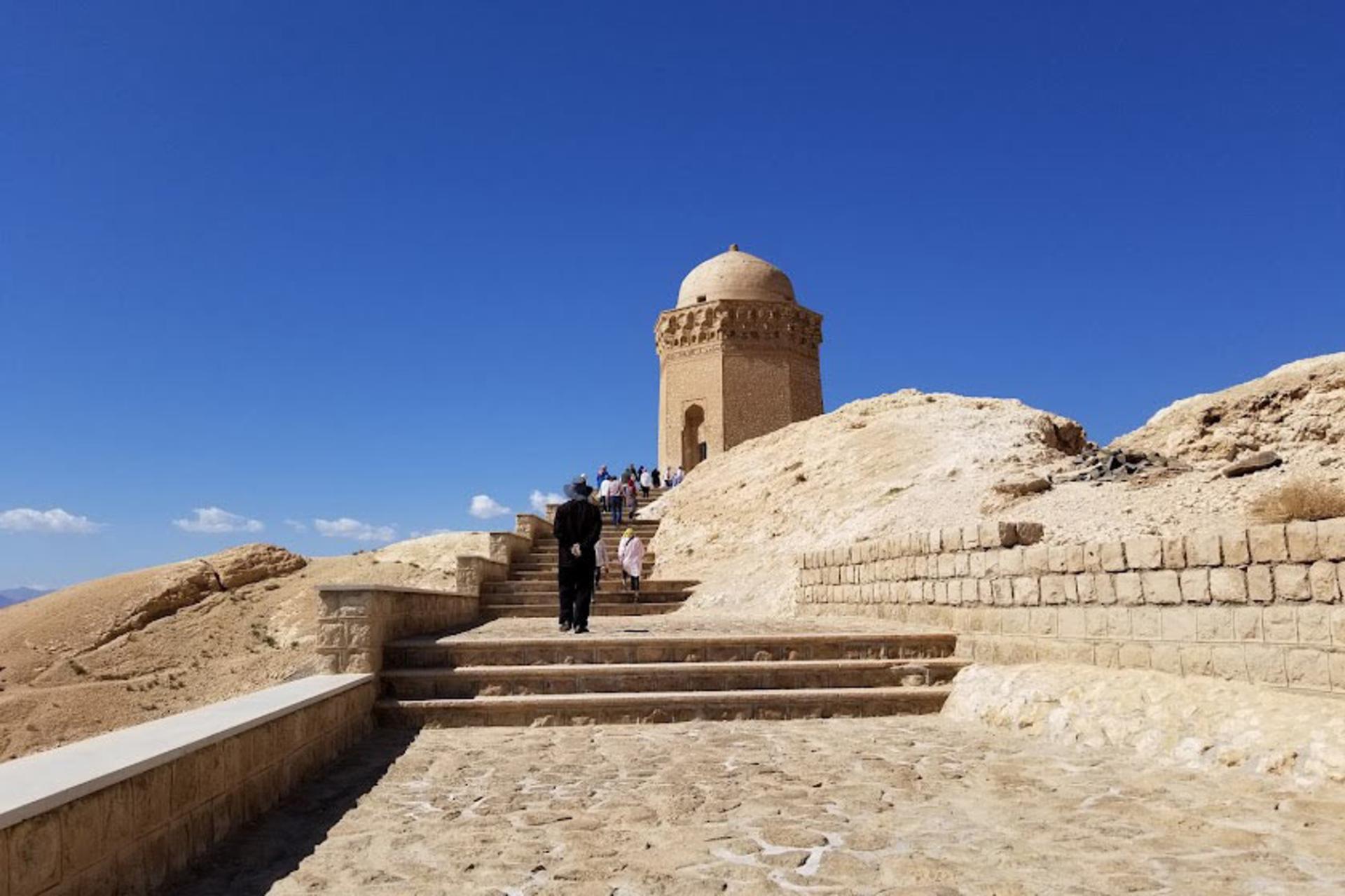بازدید از گنبد عالی ابرکوه