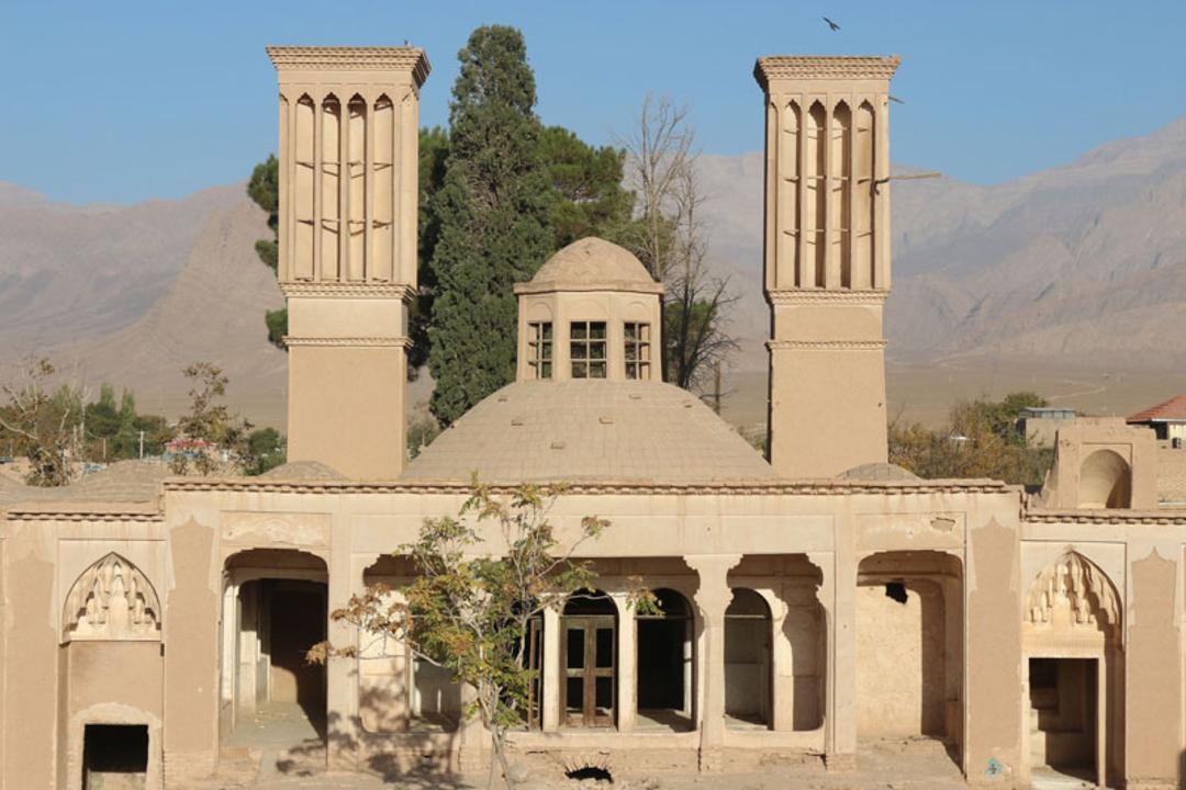 معماری عمارت شترگلوی ماهان