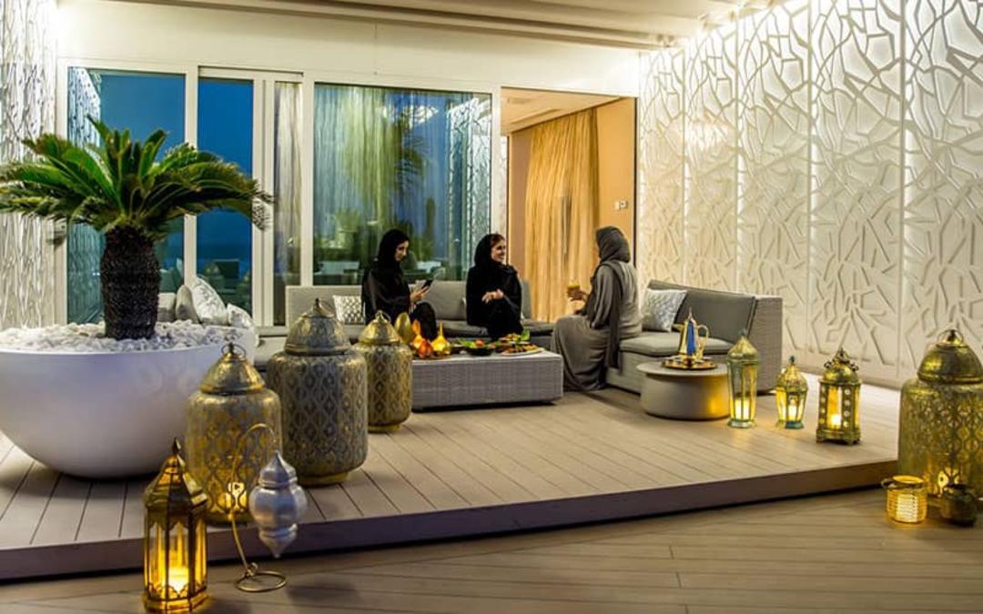 سه زن در اتاق مجلل هتل العرب دبی