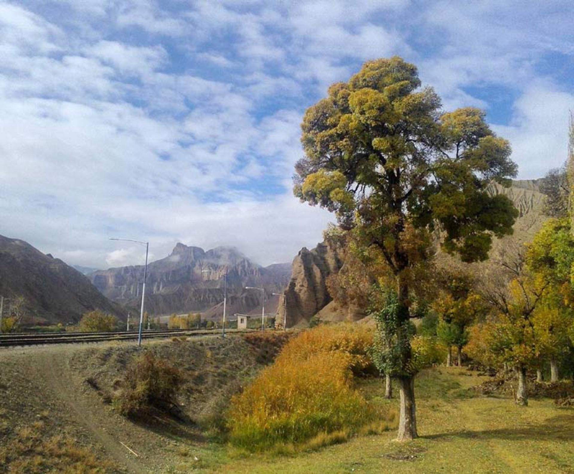 مسیر جاده روستای زرین دشت به سیمین دشت