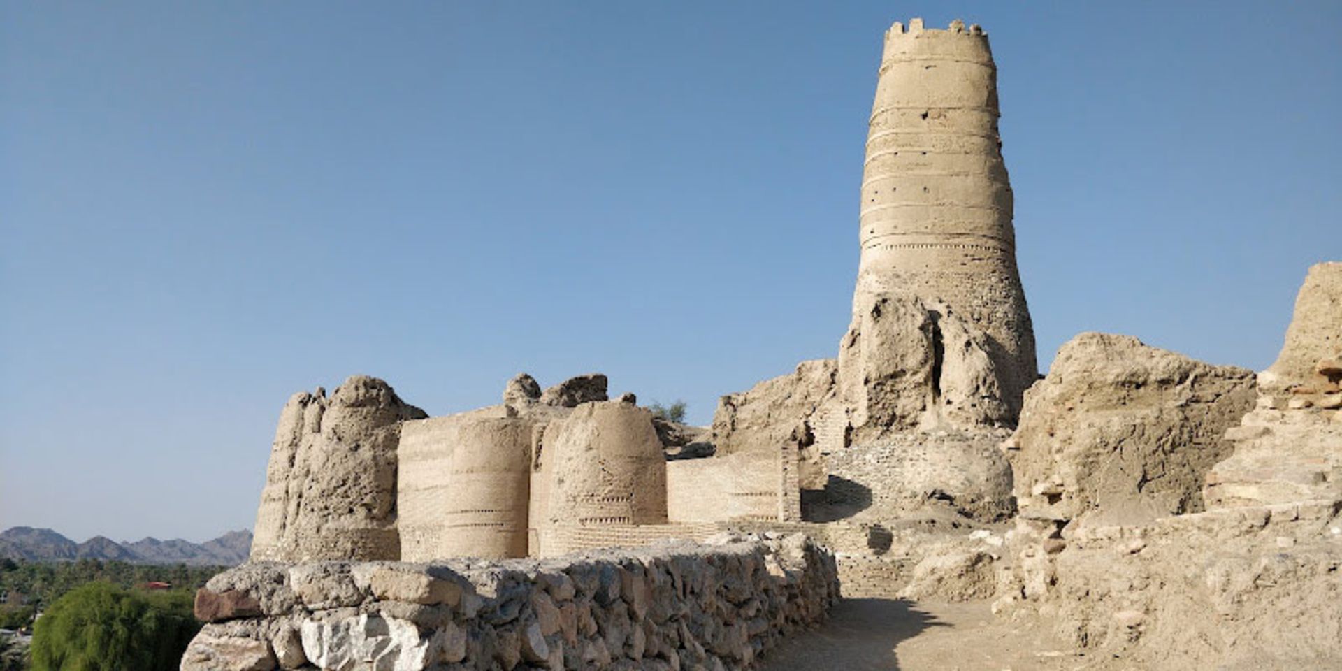 قلعه منوجان