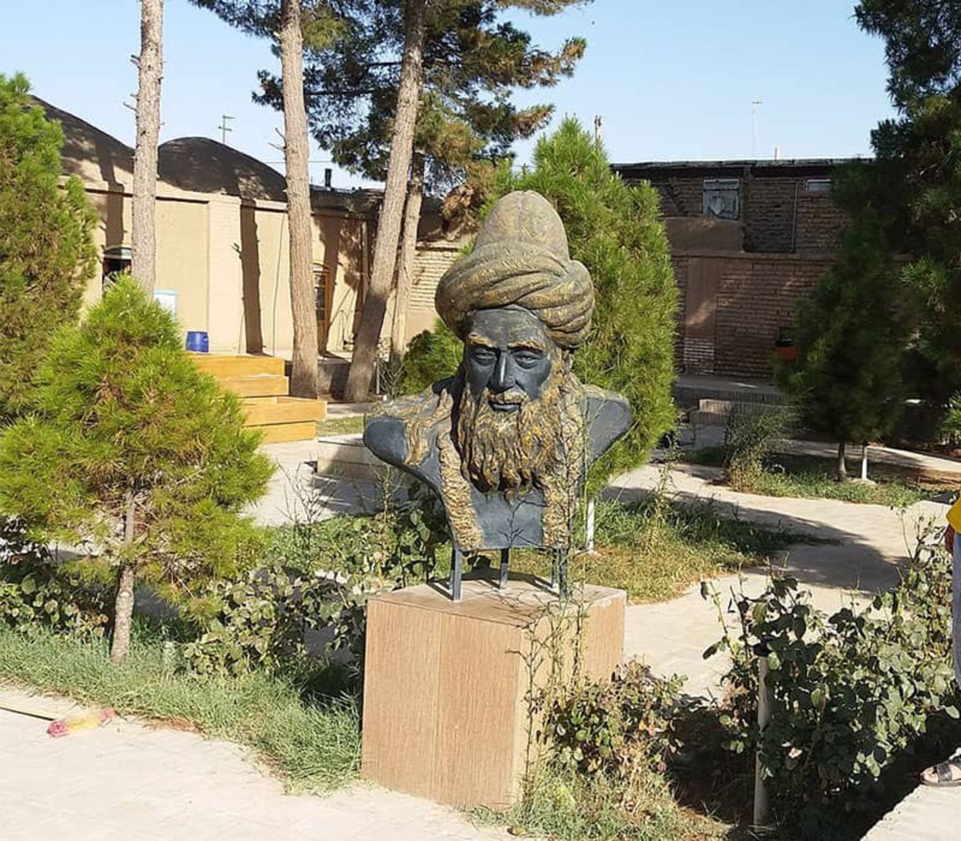 مجسمه ابوسعید ابوالخیر در تربت حیدریه