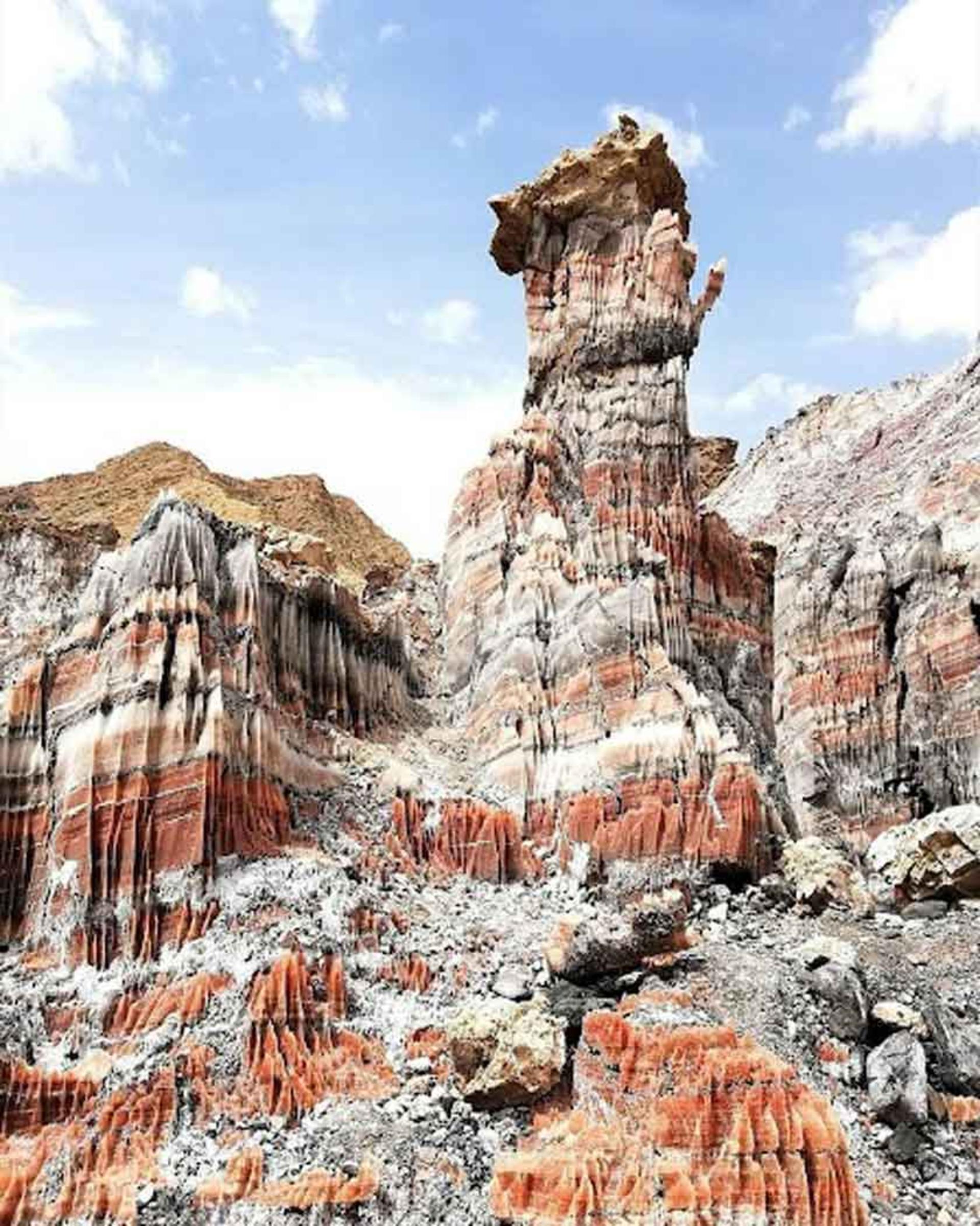 تخت دیو در گنبد نمکی جاشک