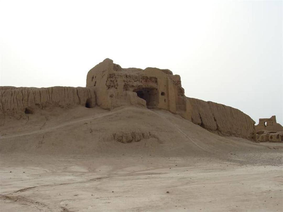 بقایای تاریخی در تپه حصار سمنان