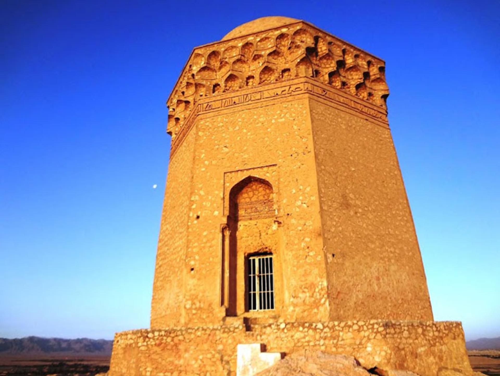 تزیینات معماری ایرانی در گنبد عالی ابرکوه