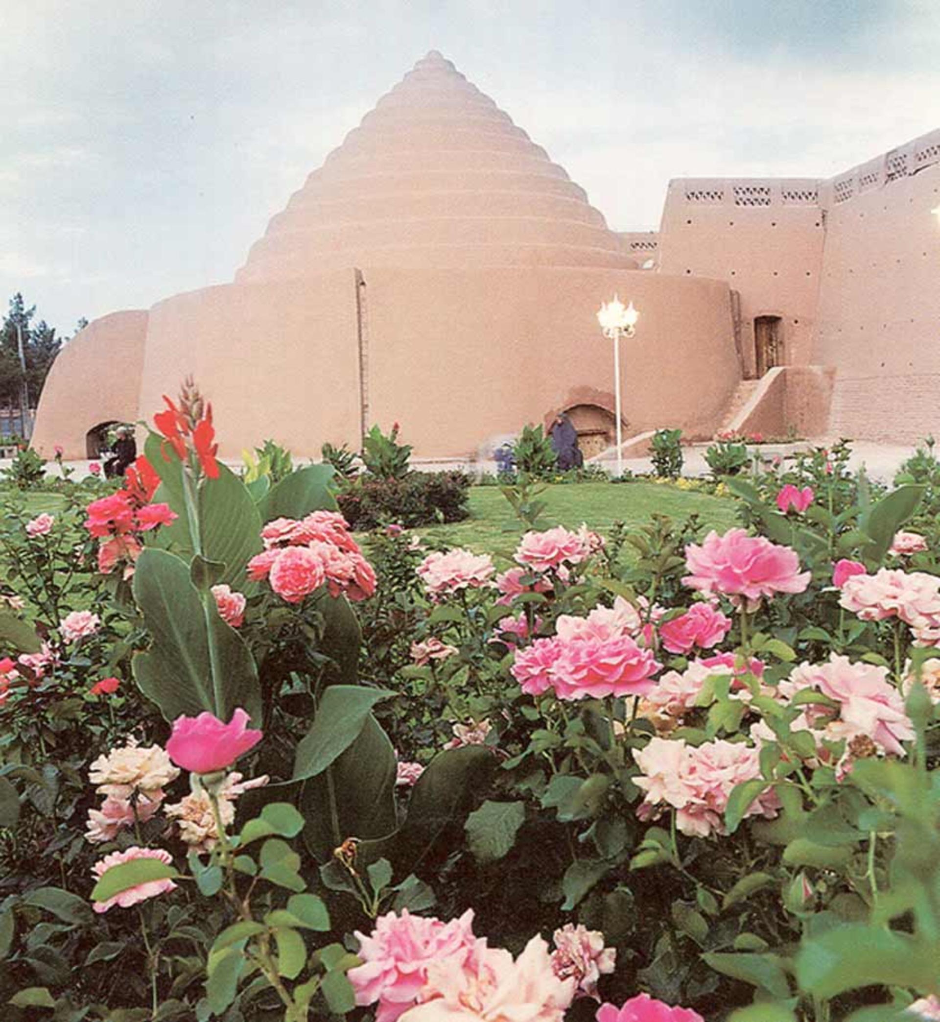 بنای خشتی یخدان مویدی