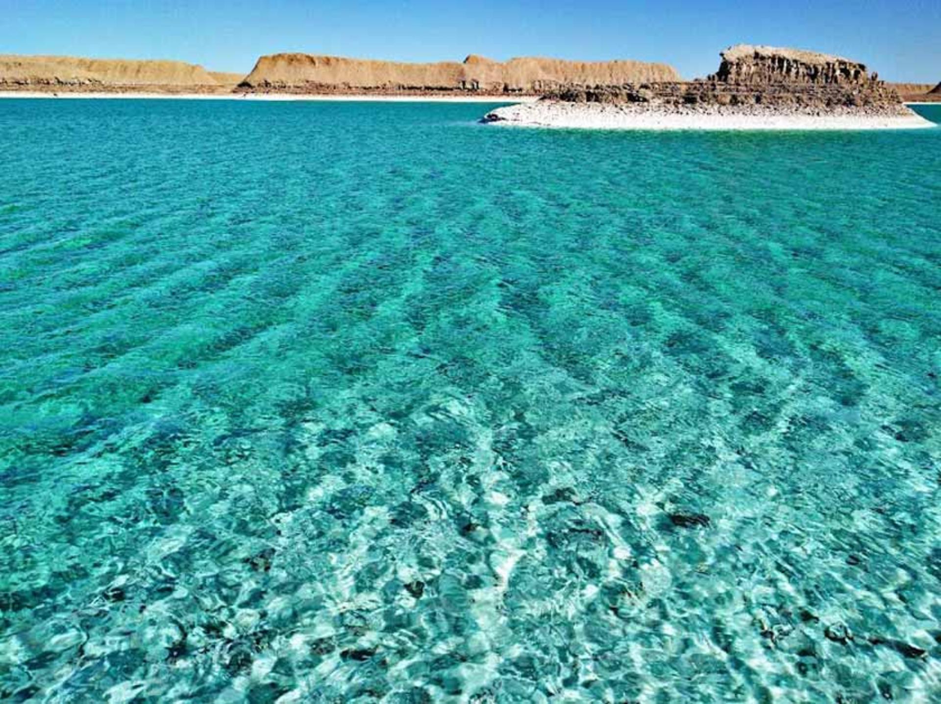 دریاچه نمک در کویر کلوت شهداد