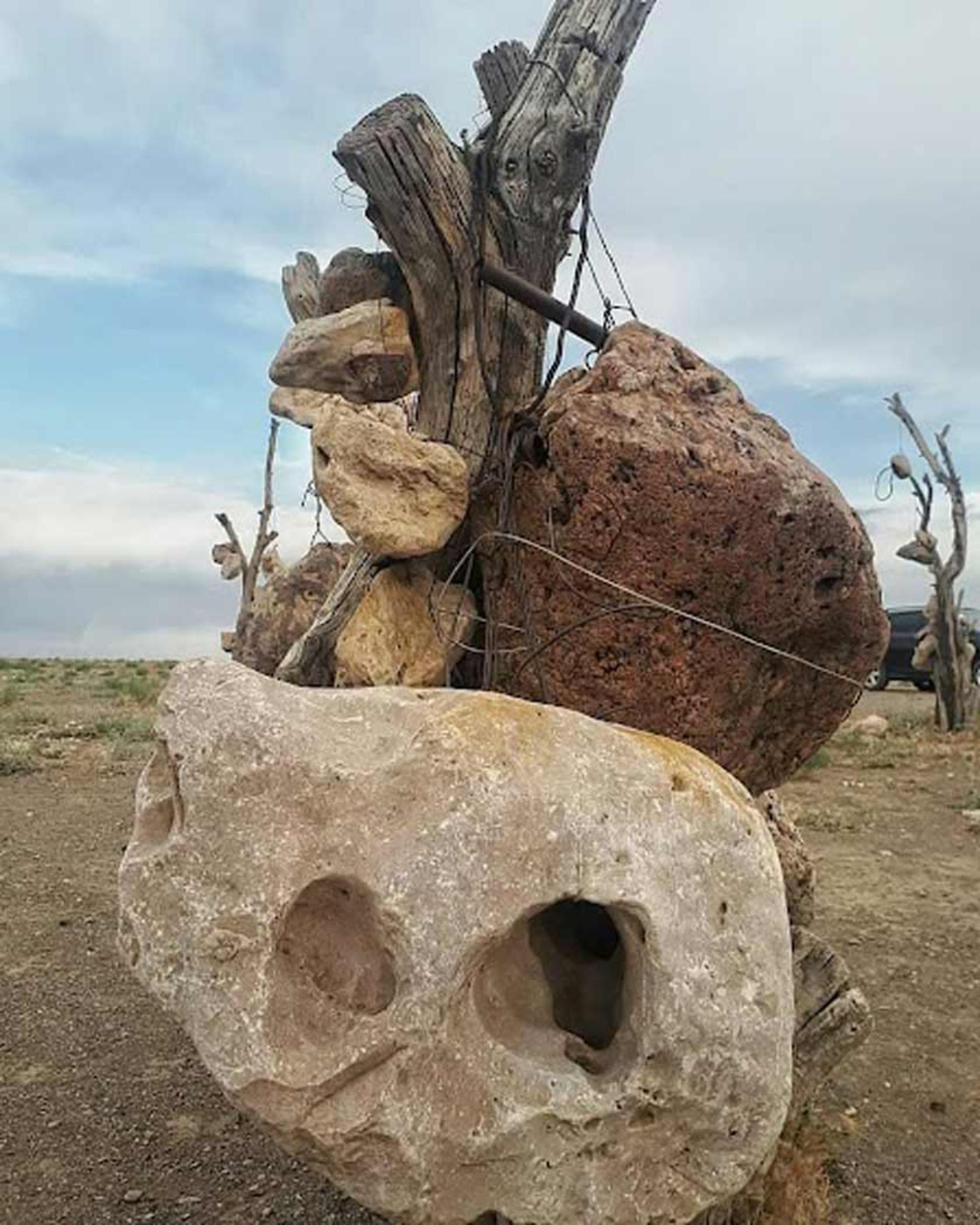سوراخ سنگ‌های باغ سنگی سیرجان