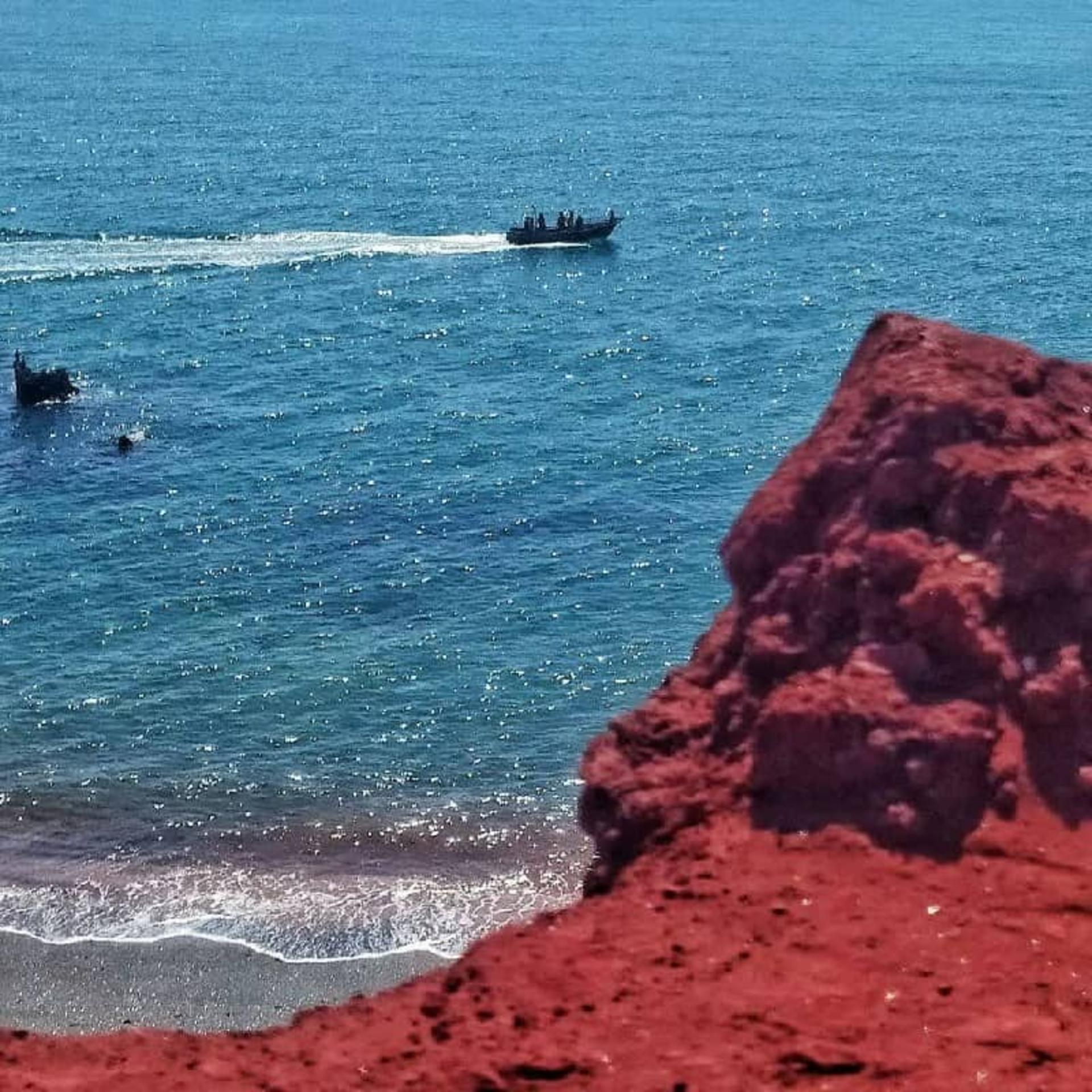 عکس ساحل سرخ هرمز