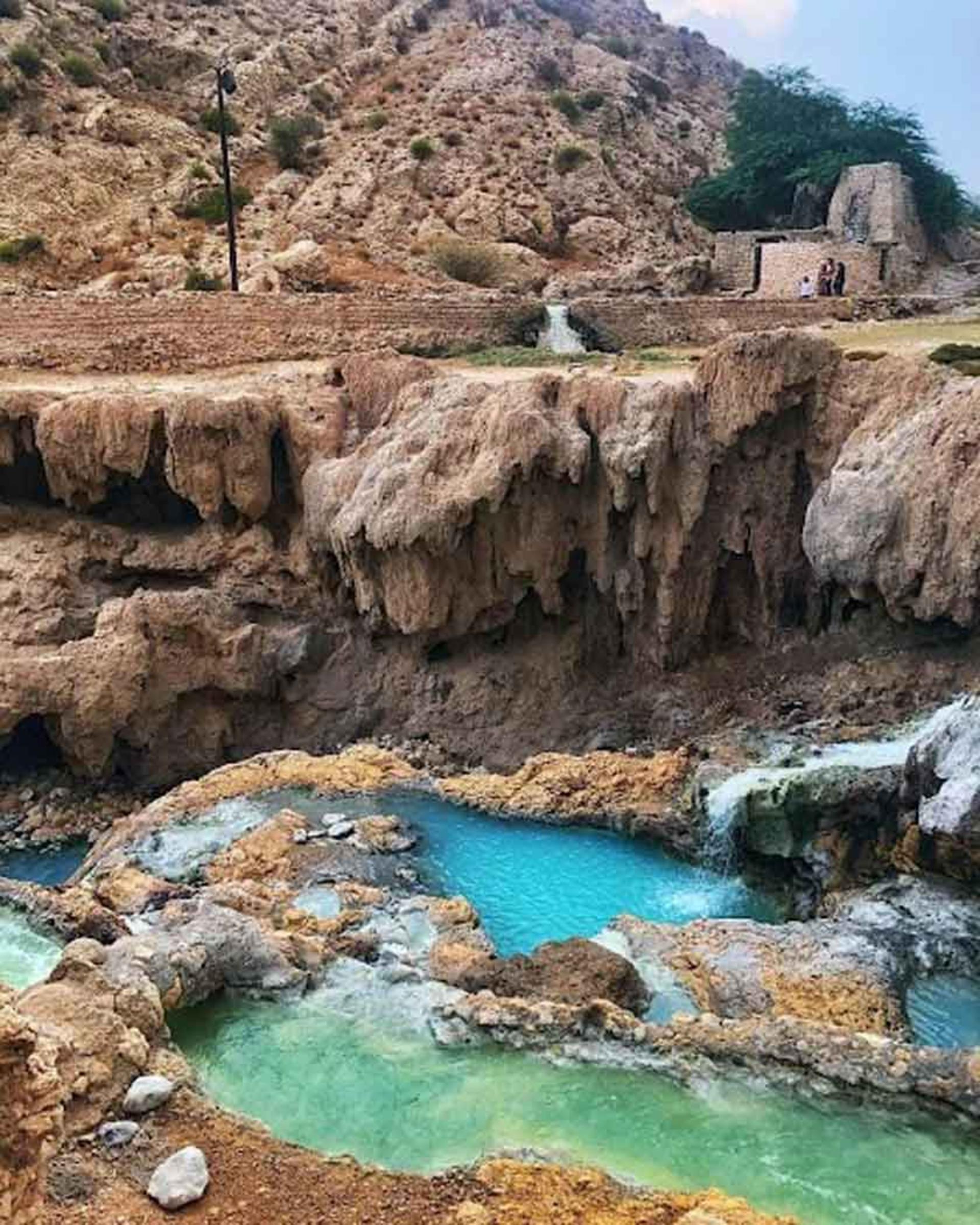 طبیعت زیبای چشمه آب‌گرم گنو