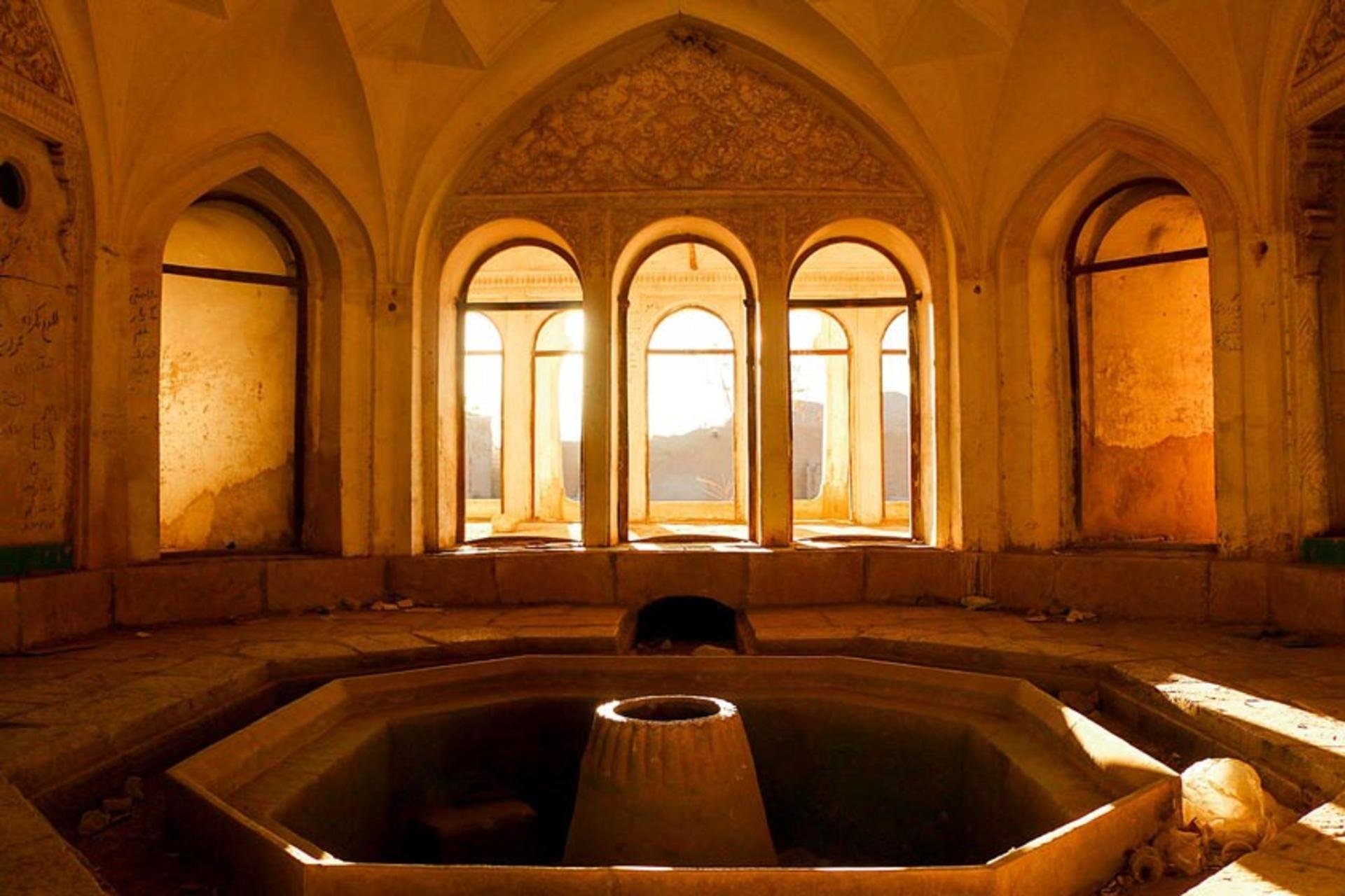 حوضخانه عمارت شترگلوی ماهان