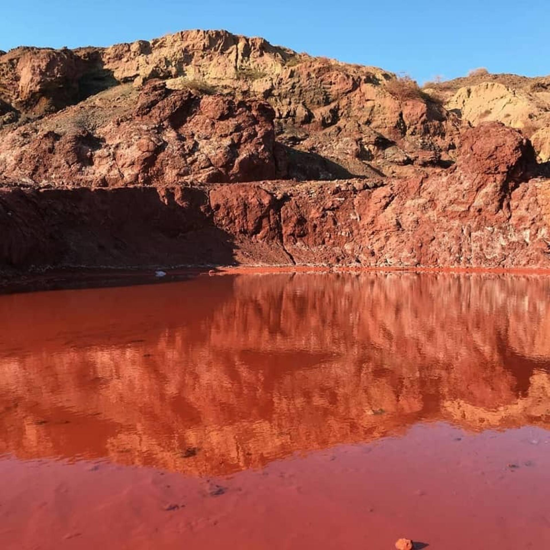 ساحل سرخ جزیره زیبای هرمز