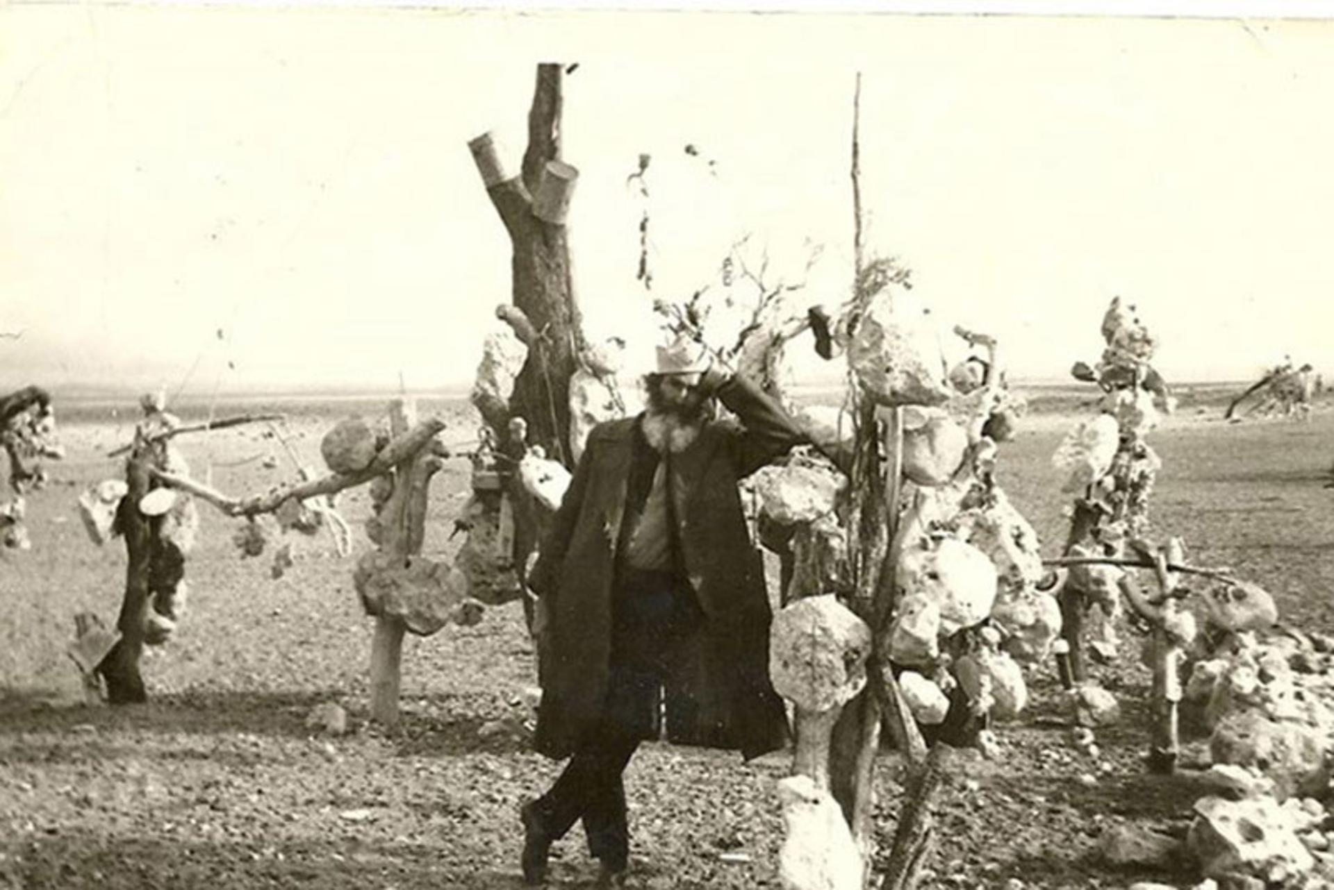 درویش خان در باغ سنگی سیرجان