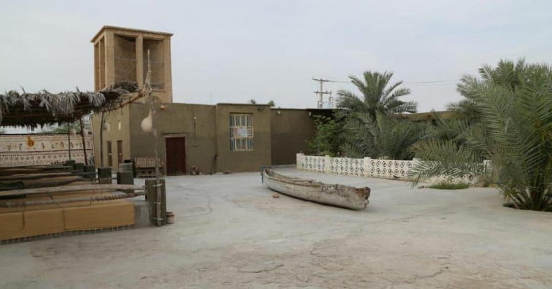 محوطه اقامتگاه بومگردی درشه